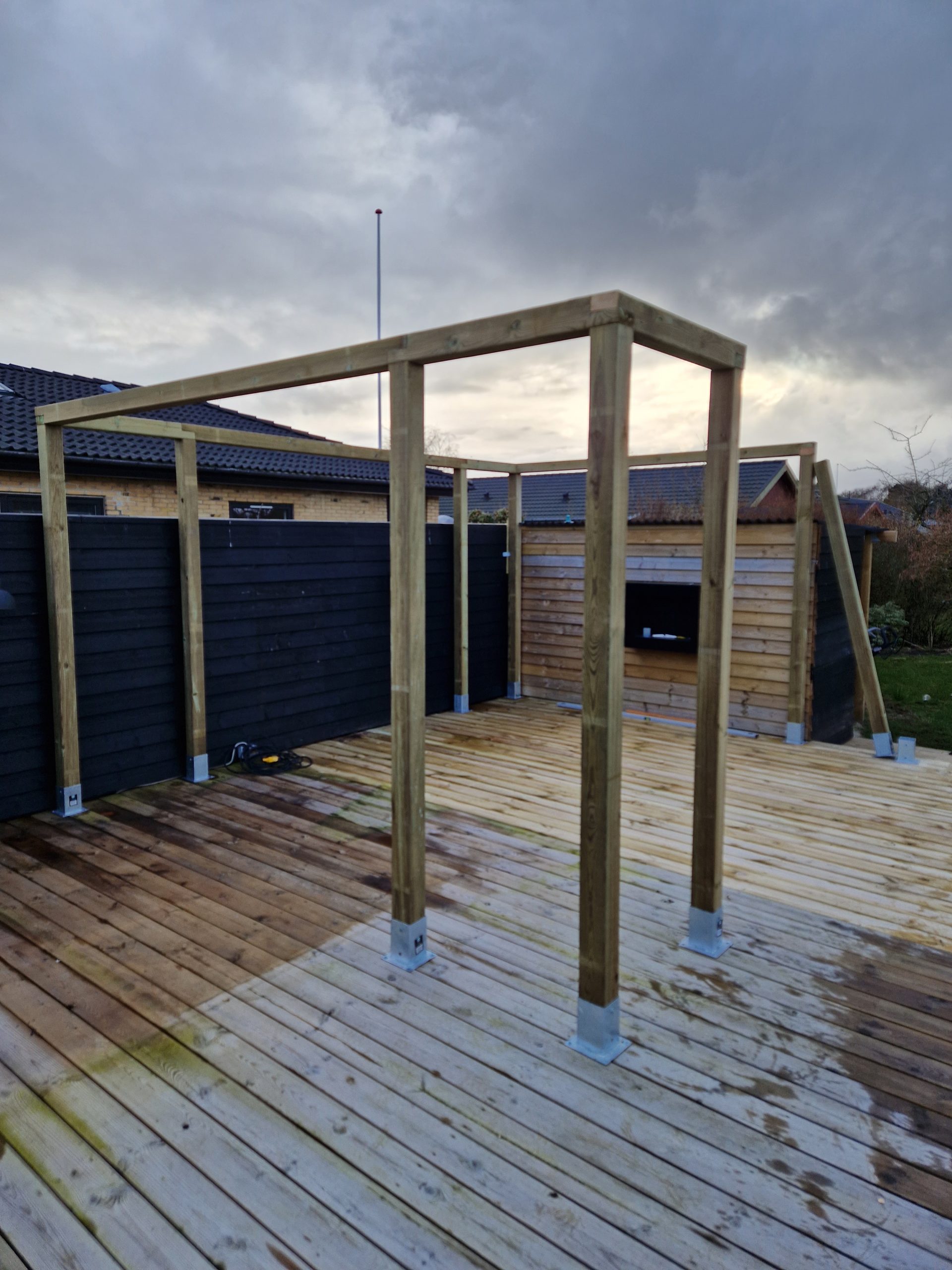 Pergolalounge ved bassenget