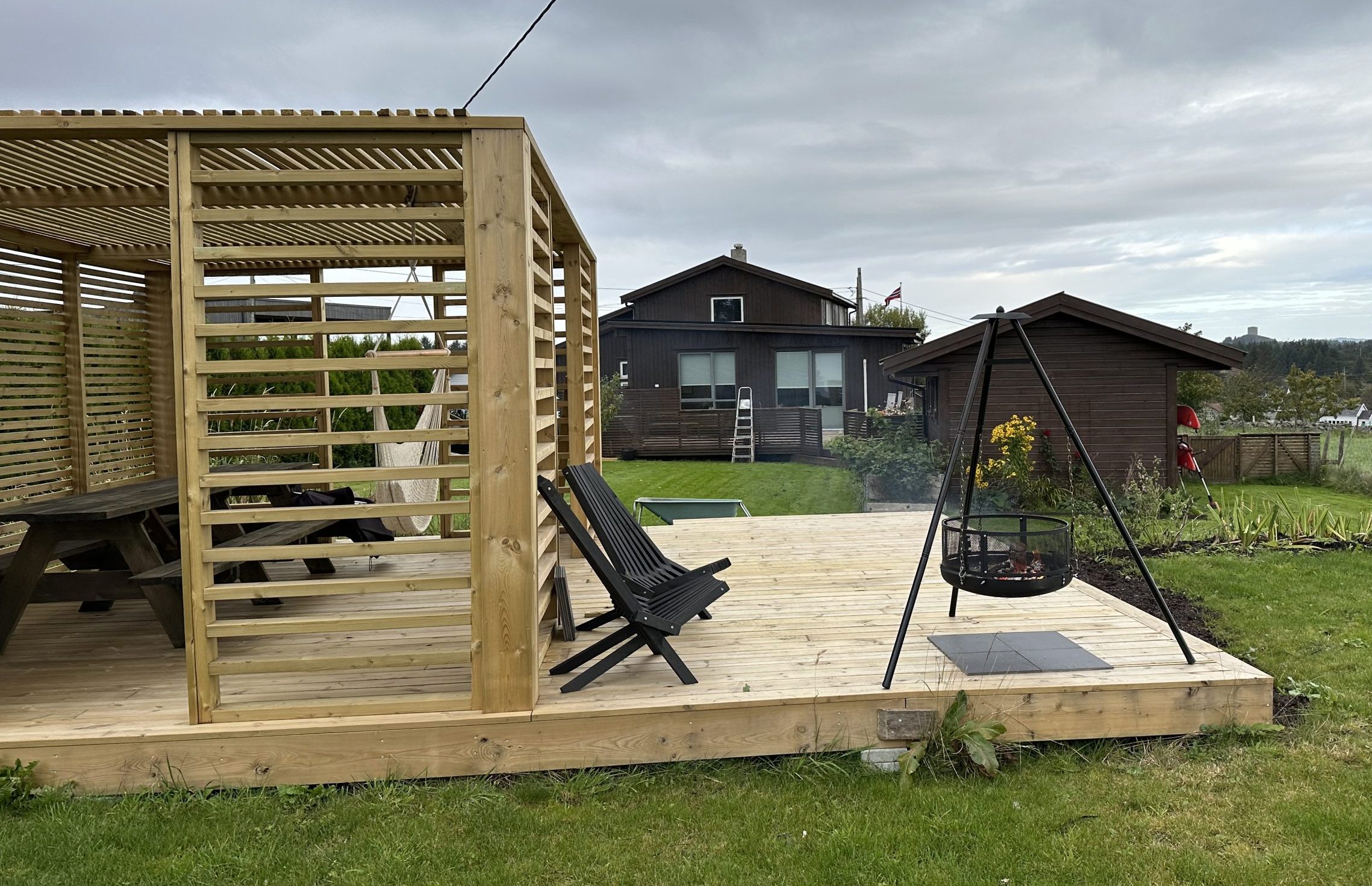 Pergola på træterrasse