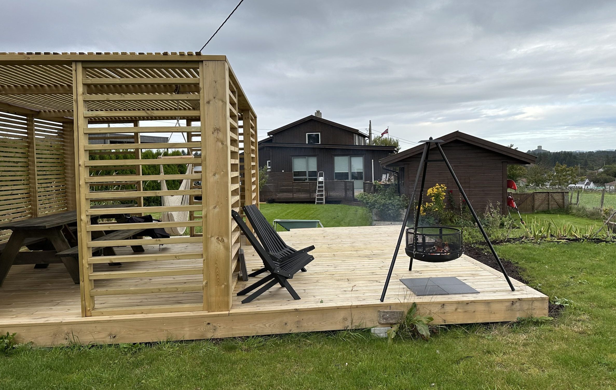 Pergola puuterassille