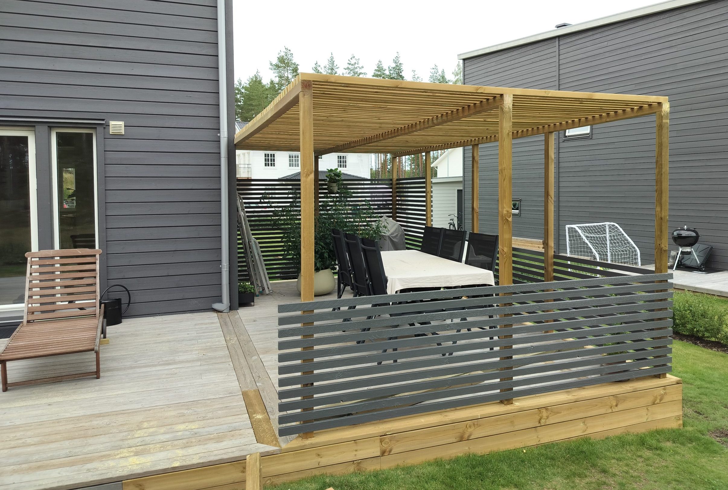 Pergola med listebeklædning