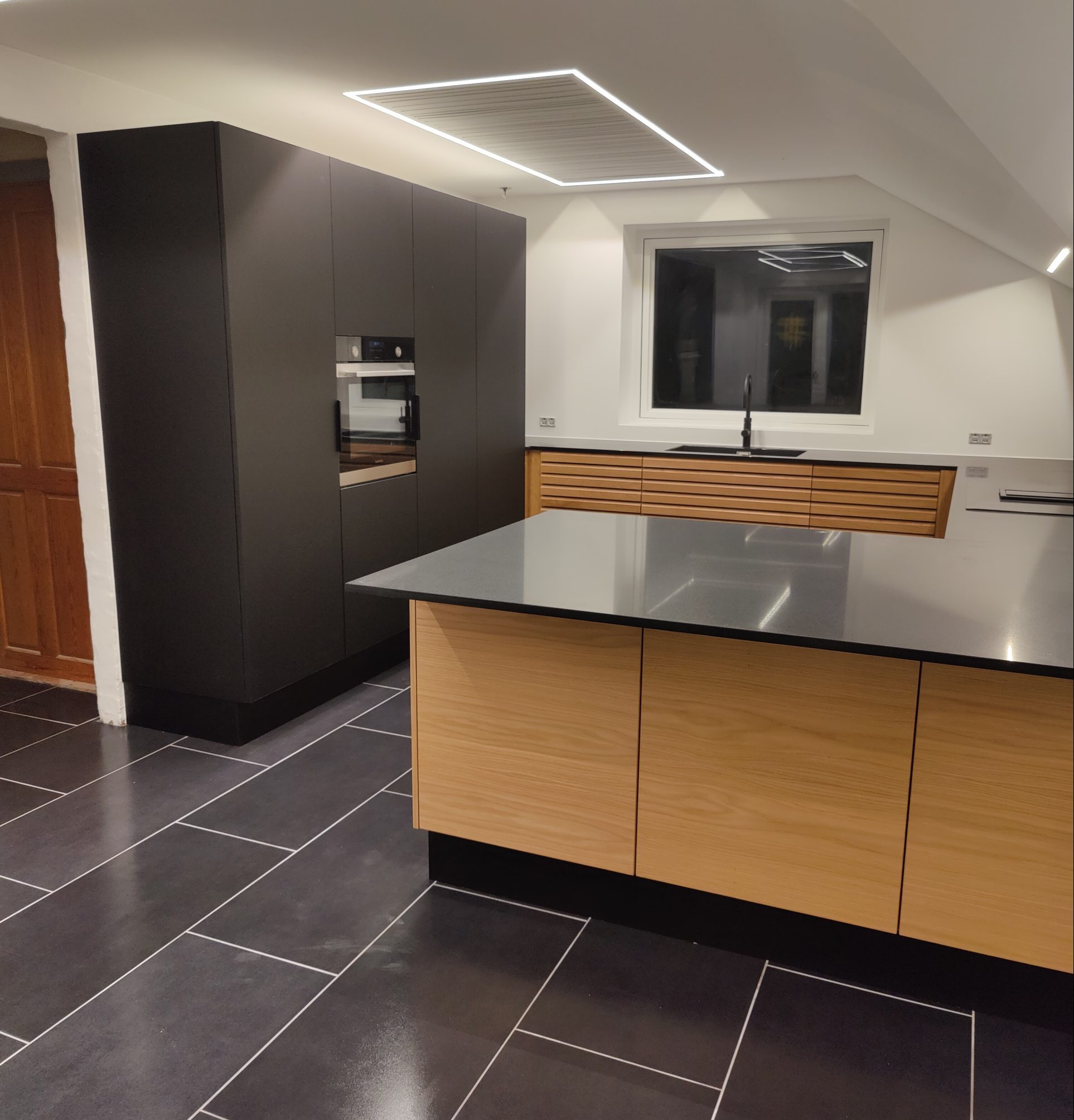 Kjøkkentak med dimbar LED-belysning