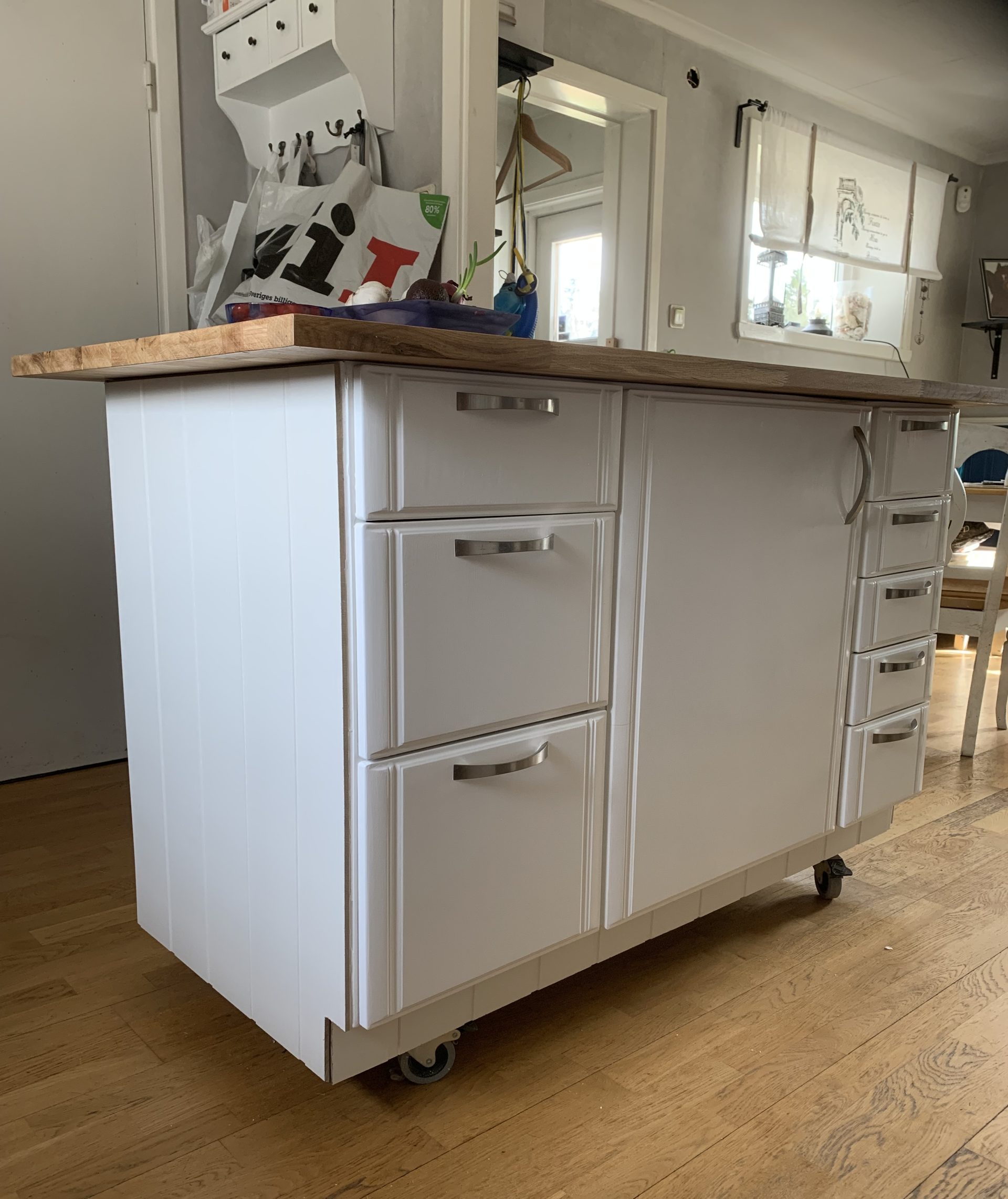 Köksö av återanvända stommar