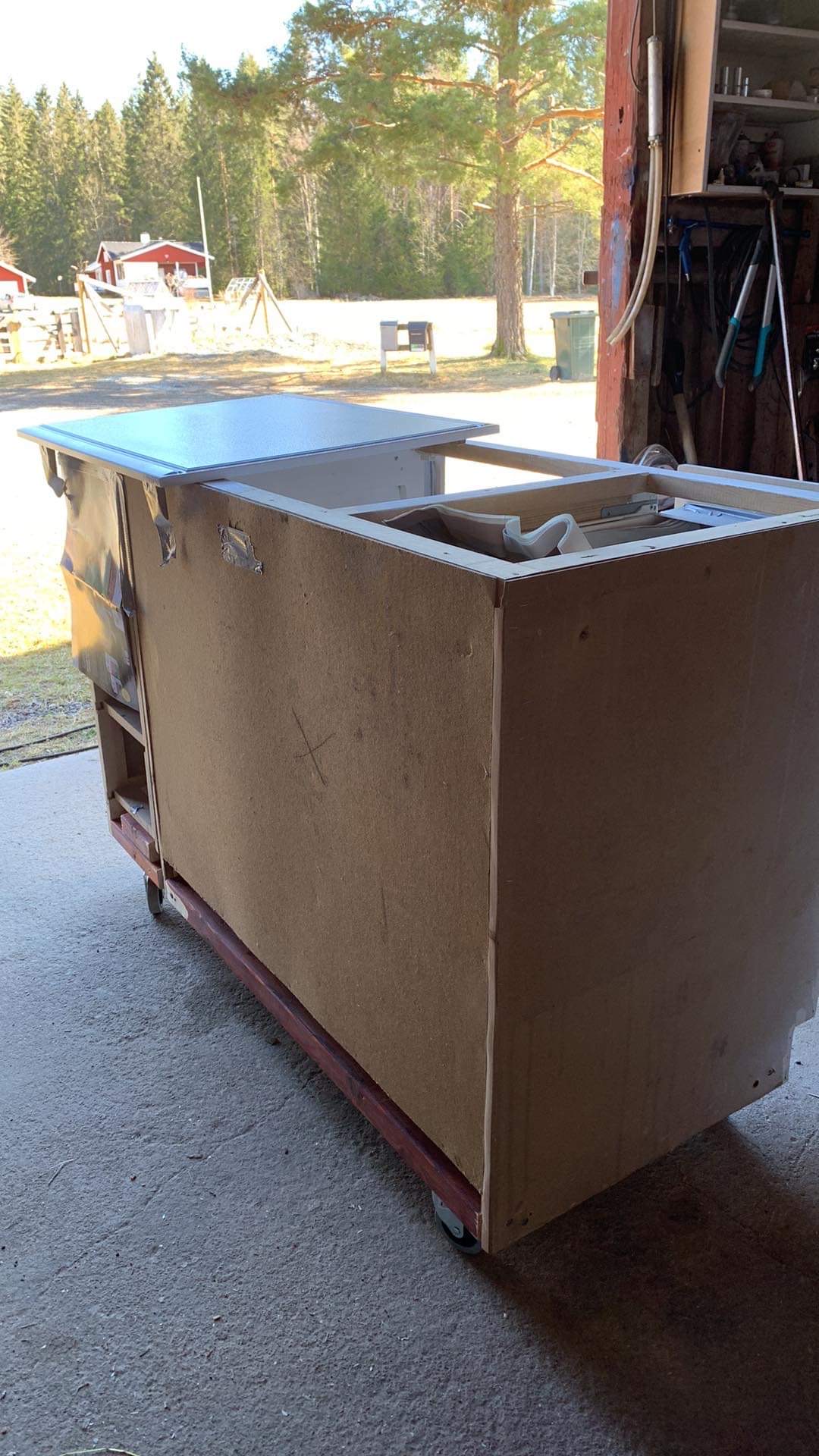 Kjøkkenøy på resirkulerte elementer