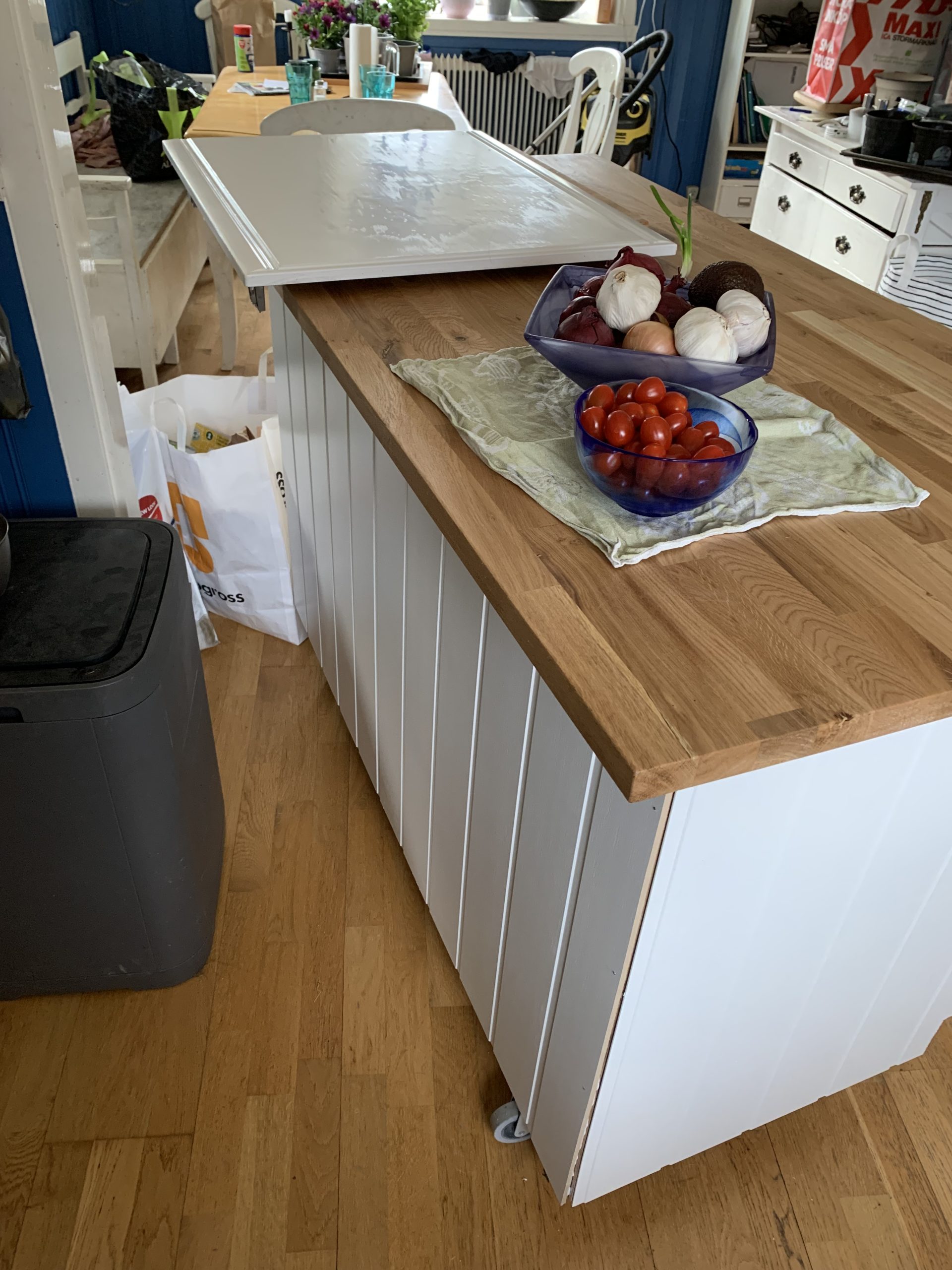 Kjøkkenøy på resirkulerte elementer