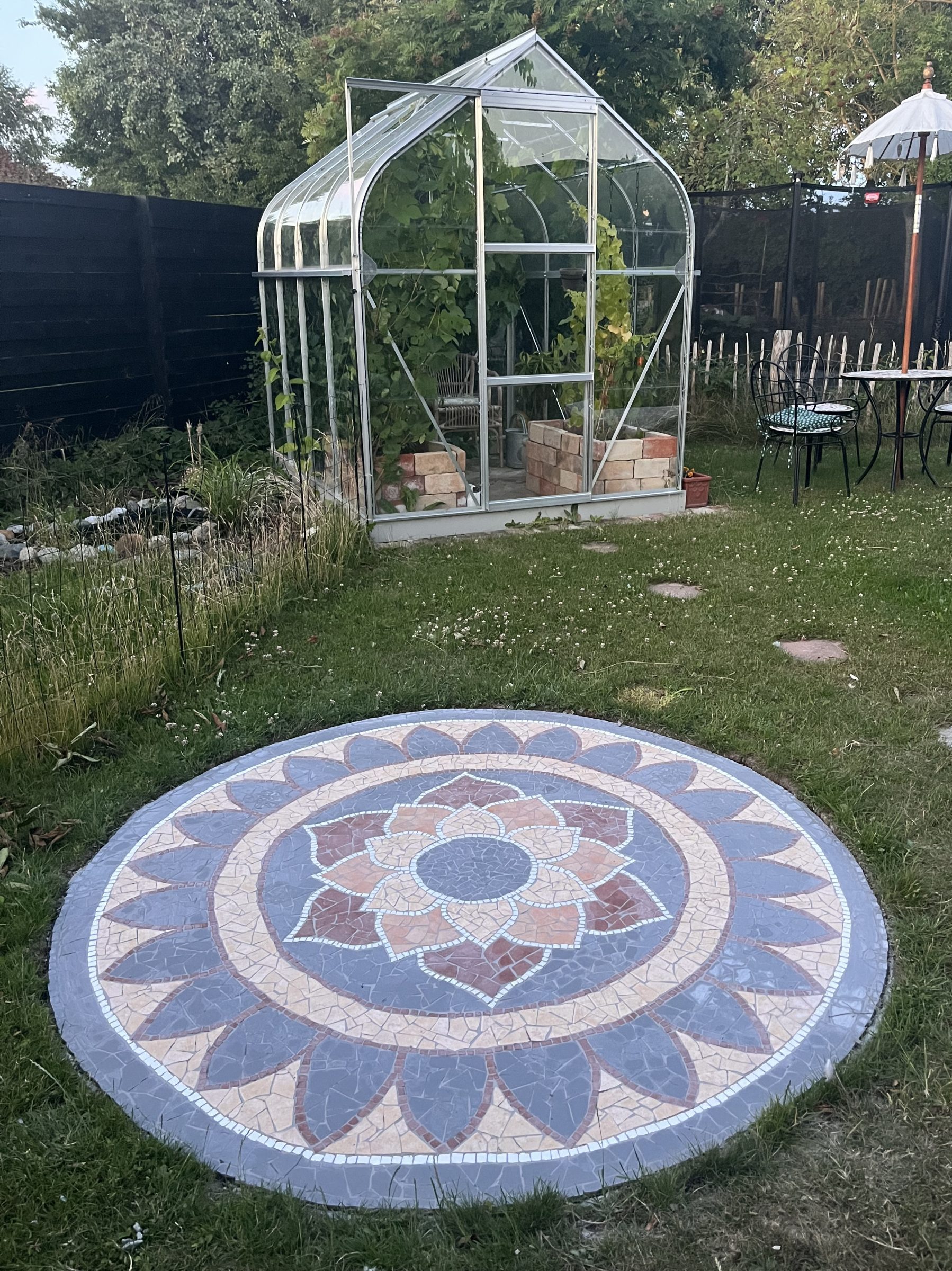 Rund mosaikkterrasse