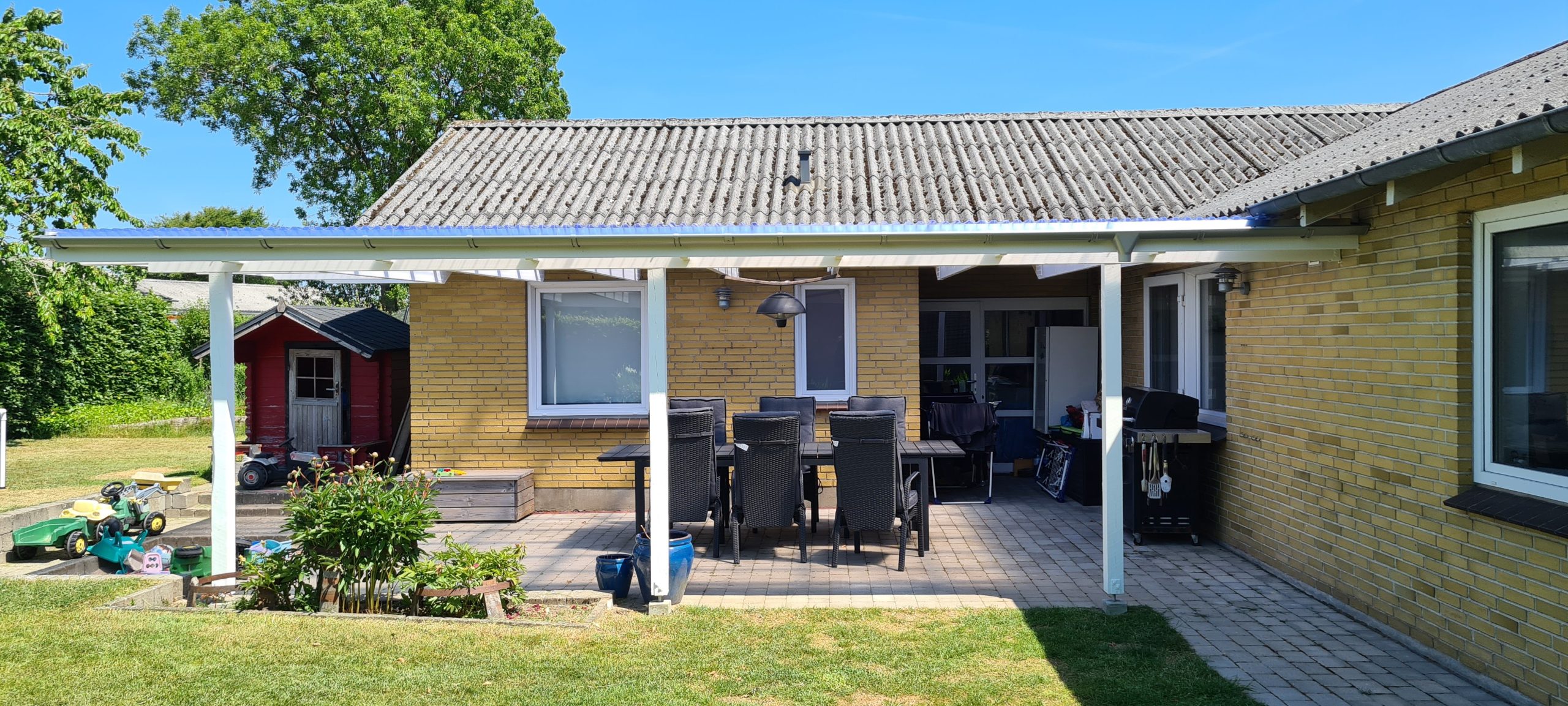 Katos räystäskouruilla