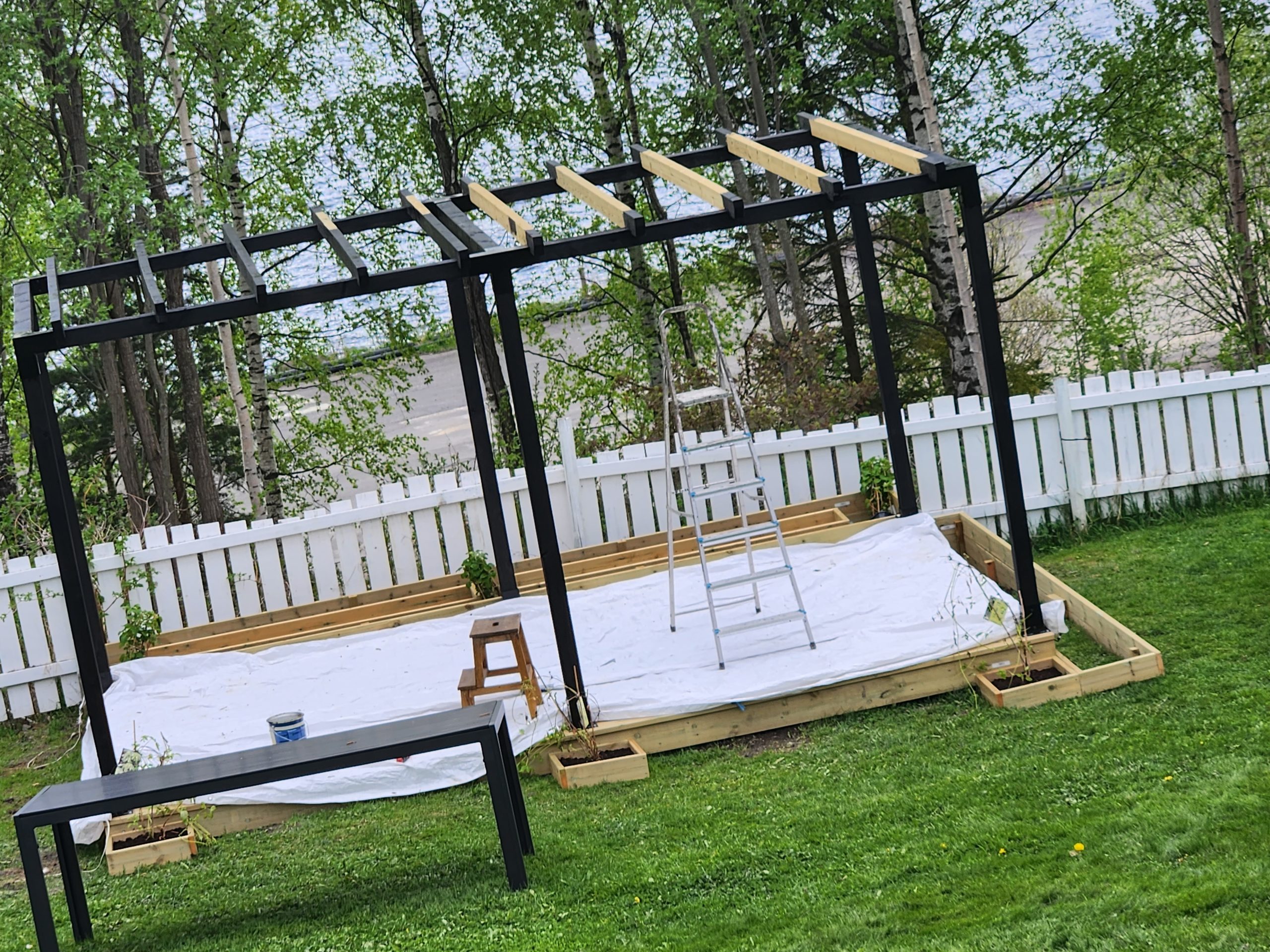 Puuterassi katoksella