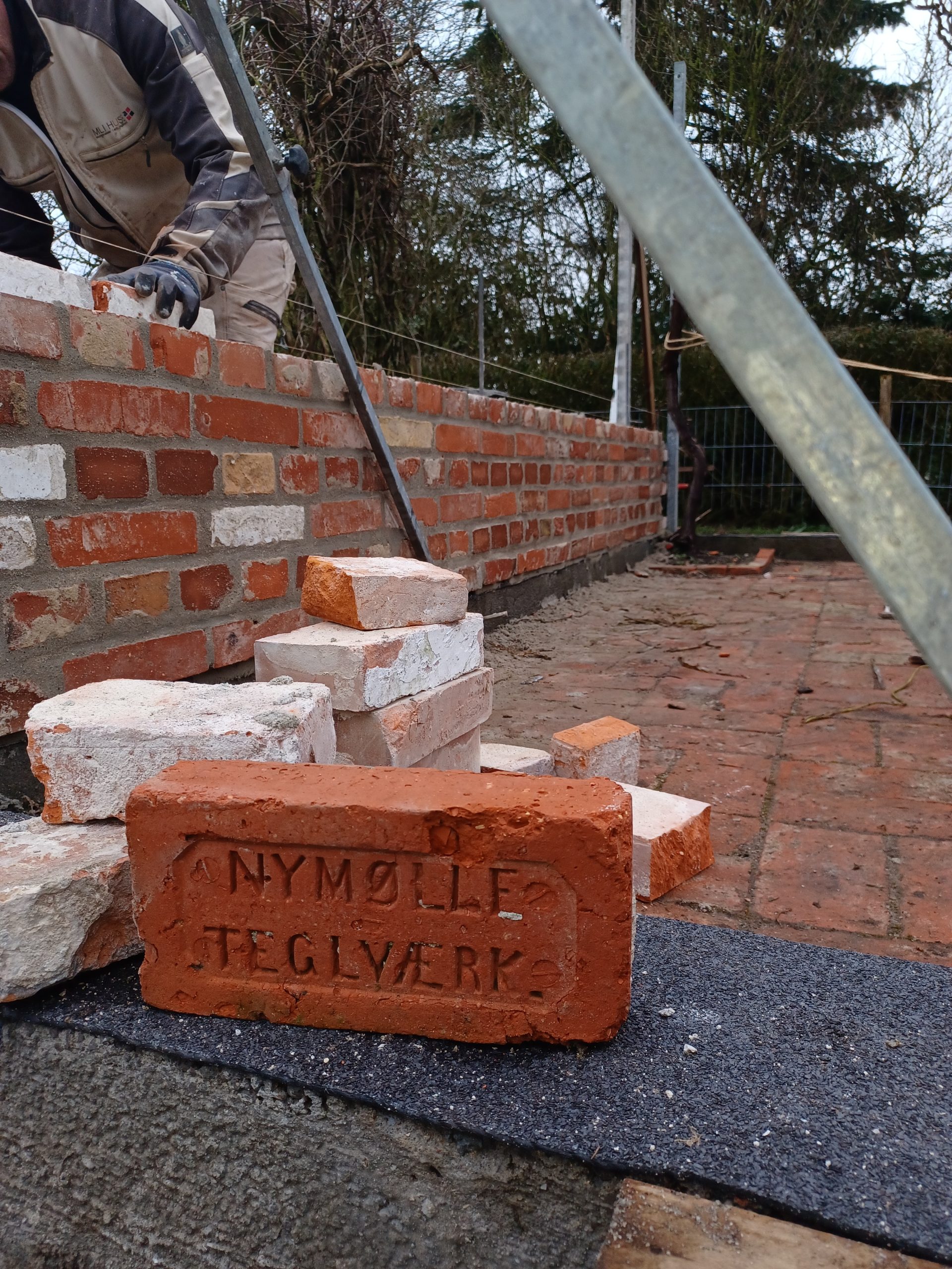 Orangerie af bla. 1.800 genbrugssten