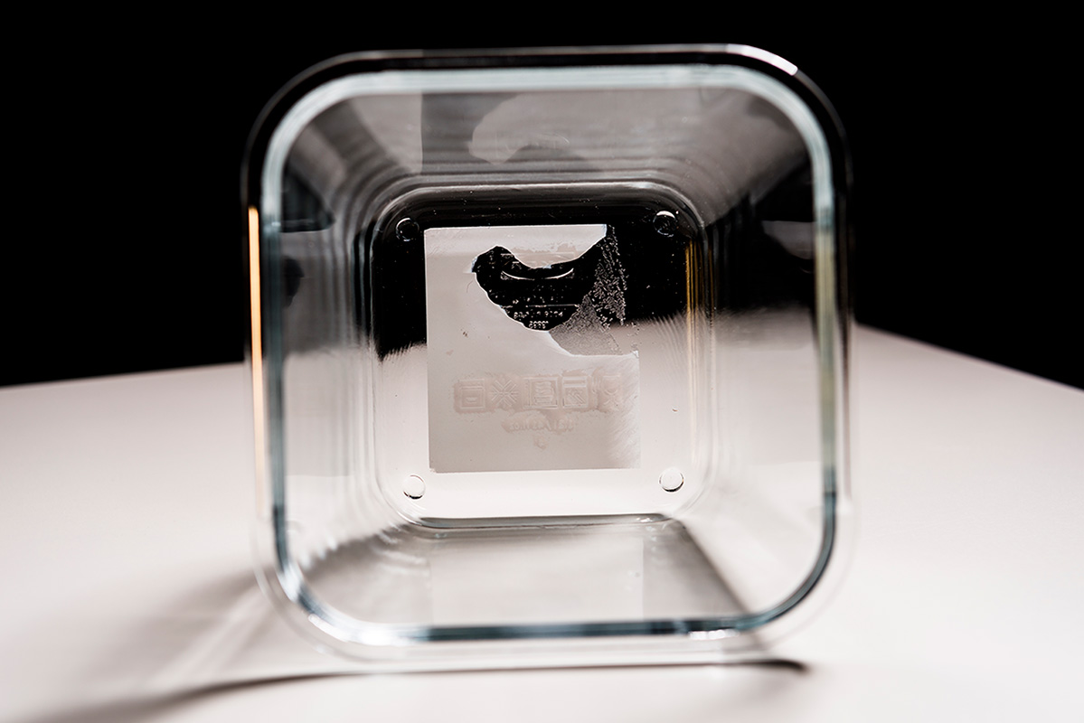 Hyvät vinkit tarrojen ja etikettien poistamiseen lasista, metallista ja muista materiaaleista.