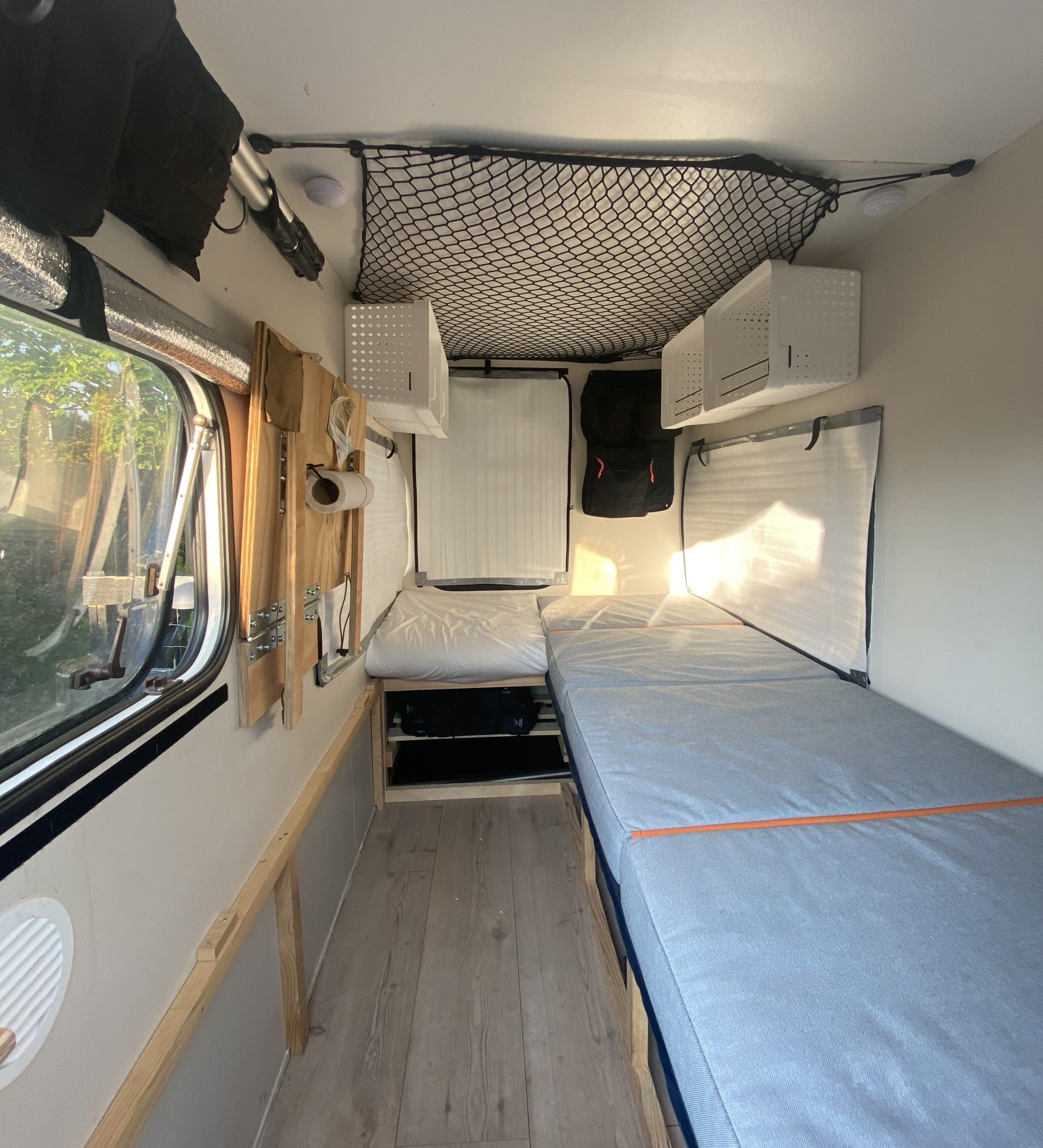 Minivaunu peräkärryn päälle