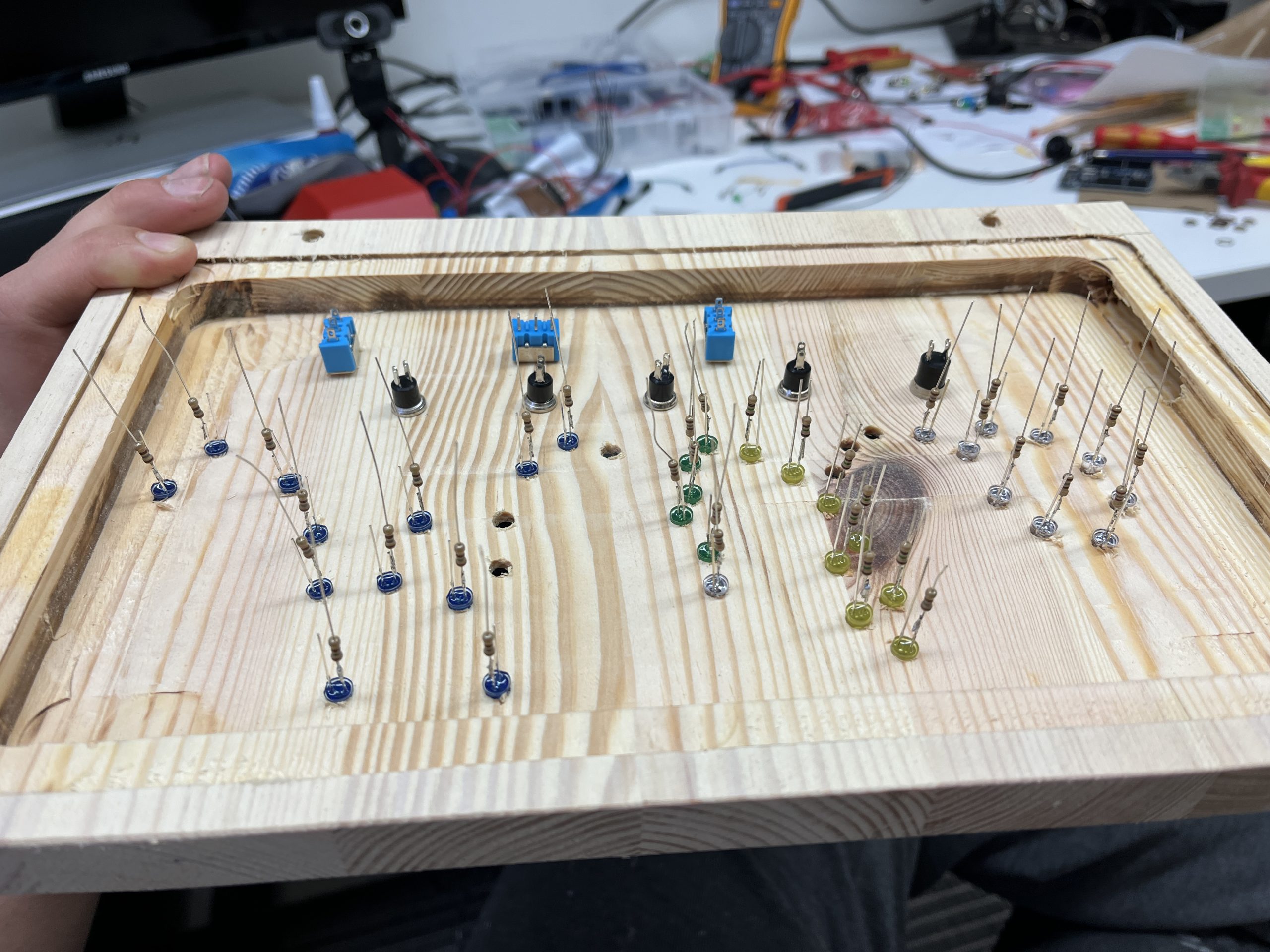 Aktivitetsbræt med lys til børn