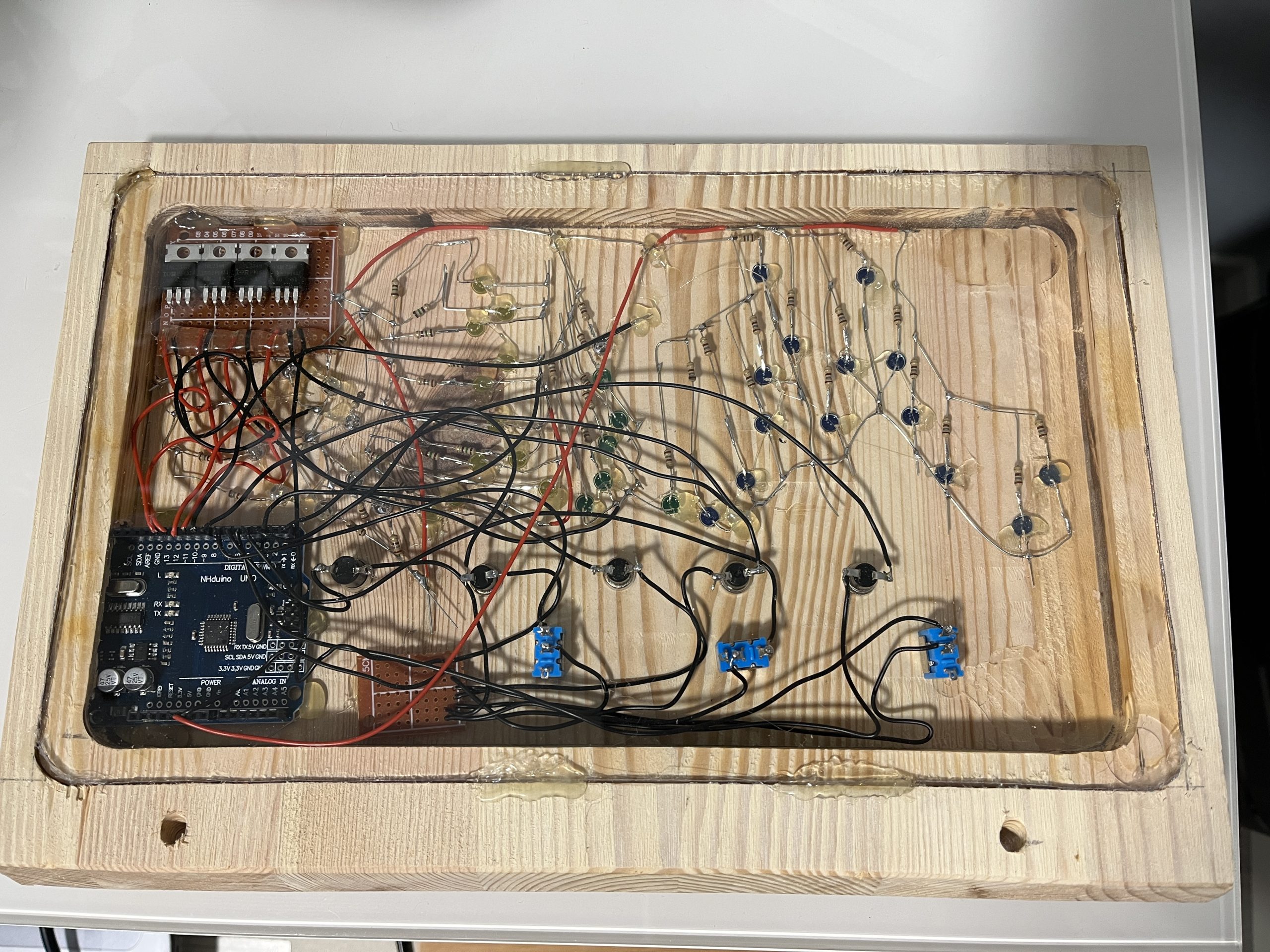 Aktivitetsbræt med lys til børn