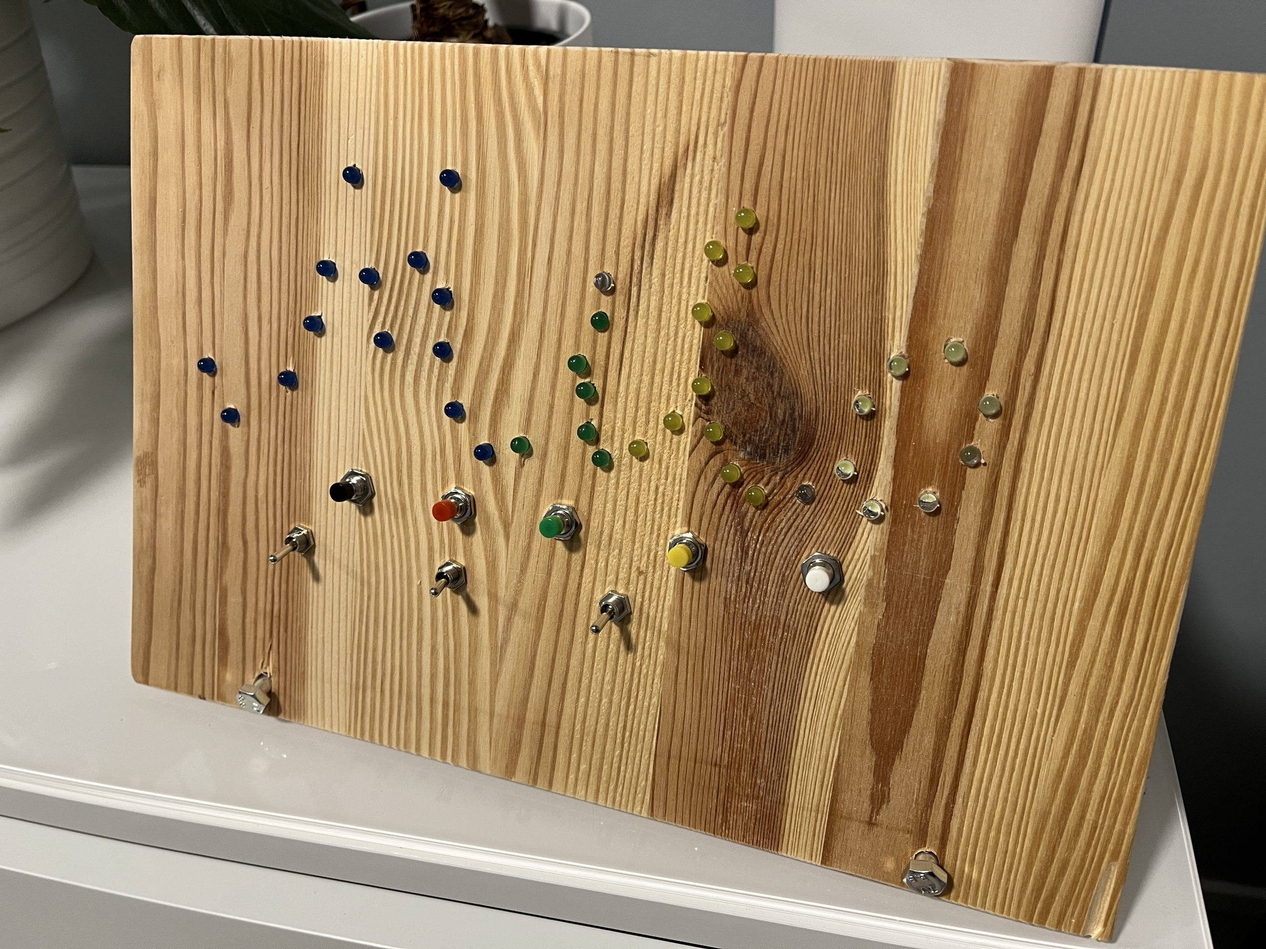 Aktivitetsbræt med lys til børn