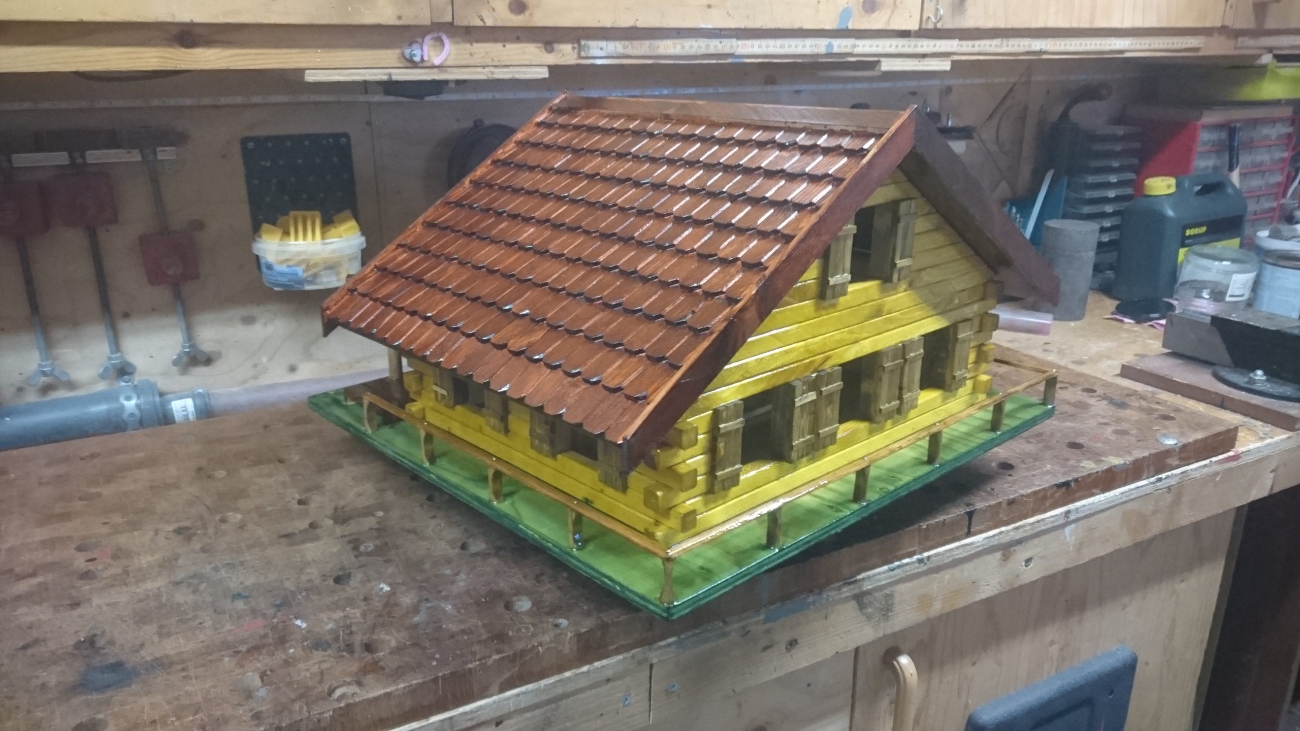 Linnunpönttö jätekuilulla