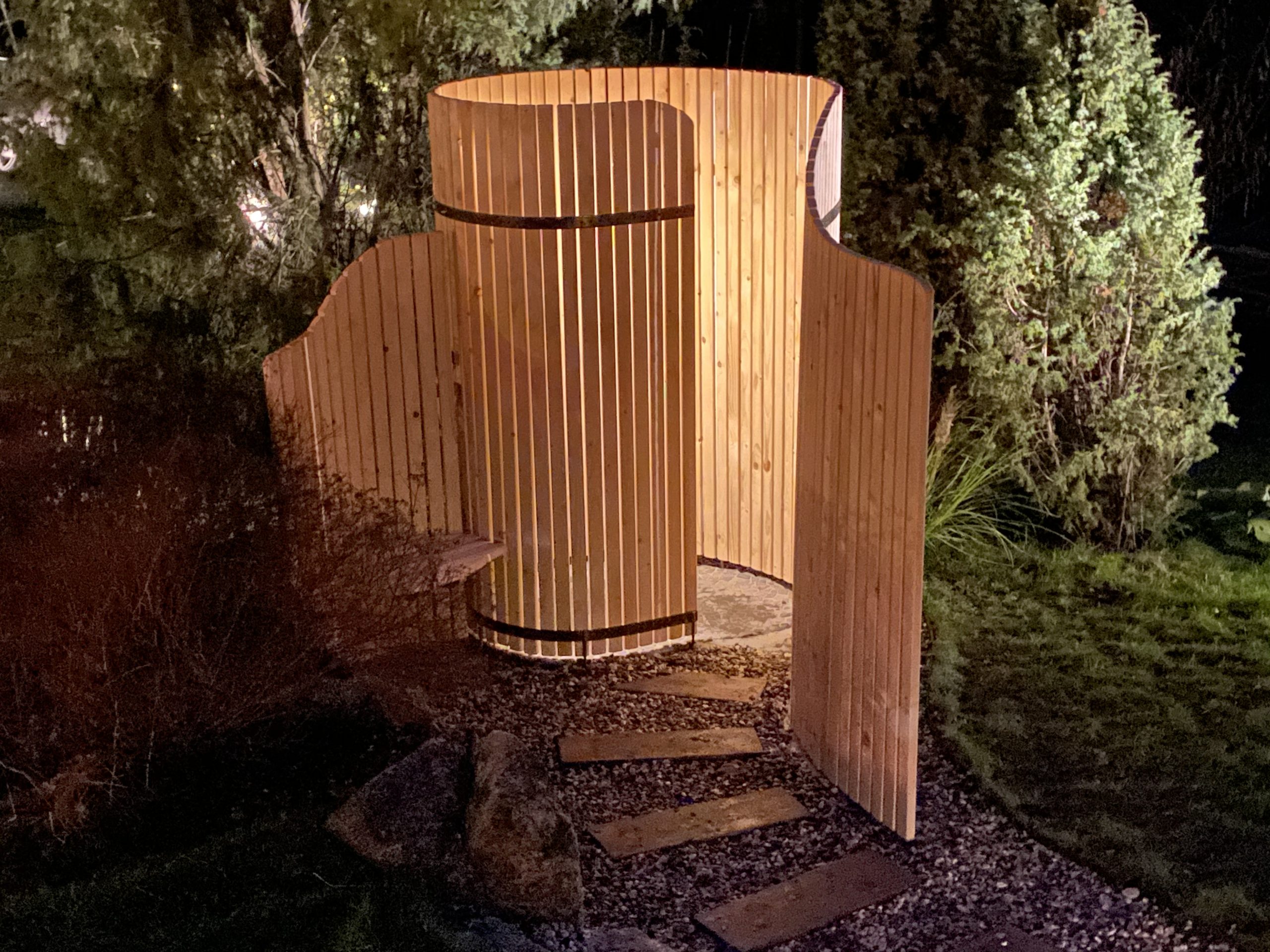 Udendørs bruser af trælister