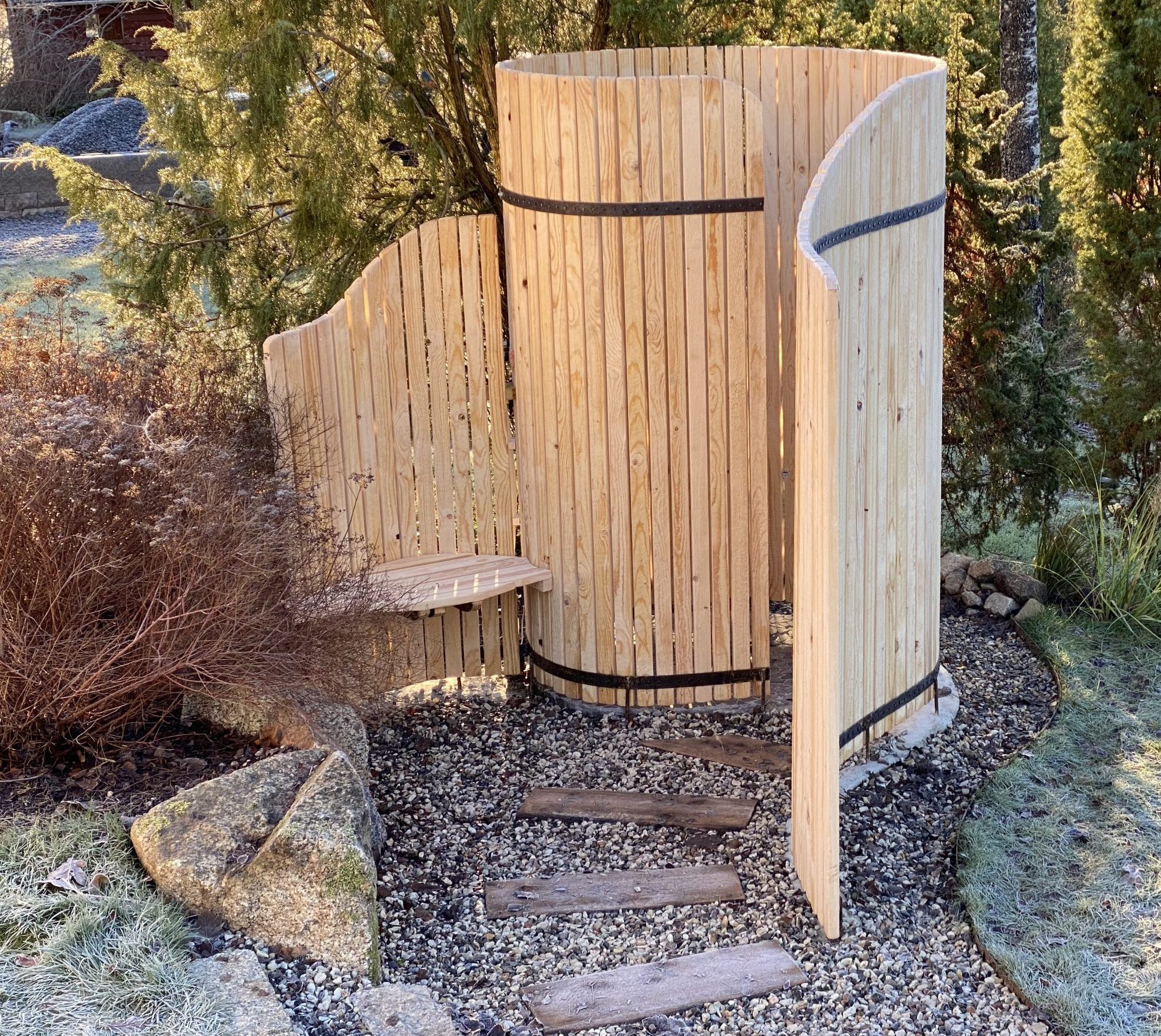 Udendørs bruser af trælister