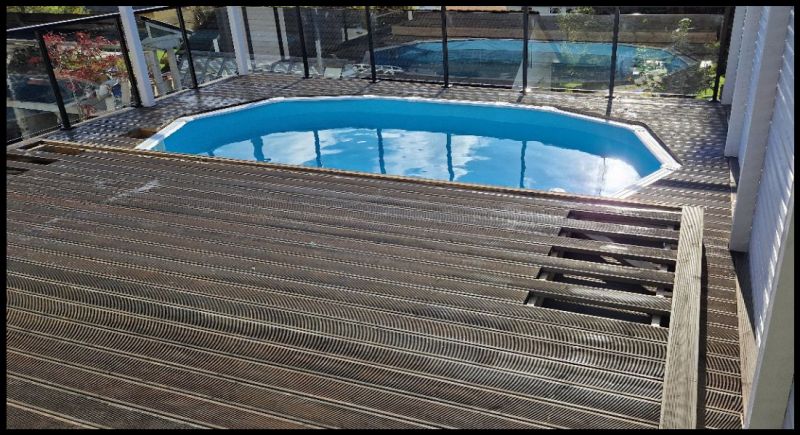 Svømmebasseng med overbygg