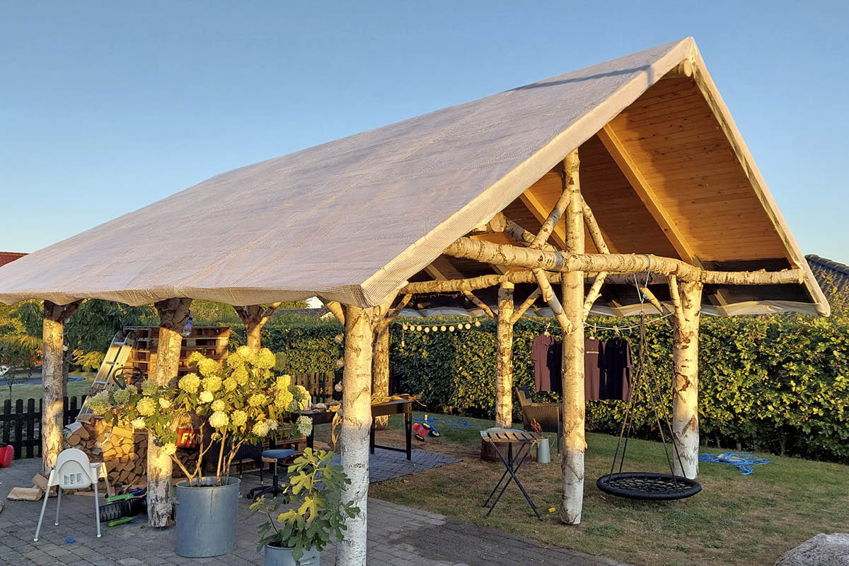 Katos kuorimattomista koivupölleistä