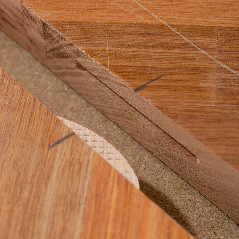 Flekker på benkeplate i svart laminat