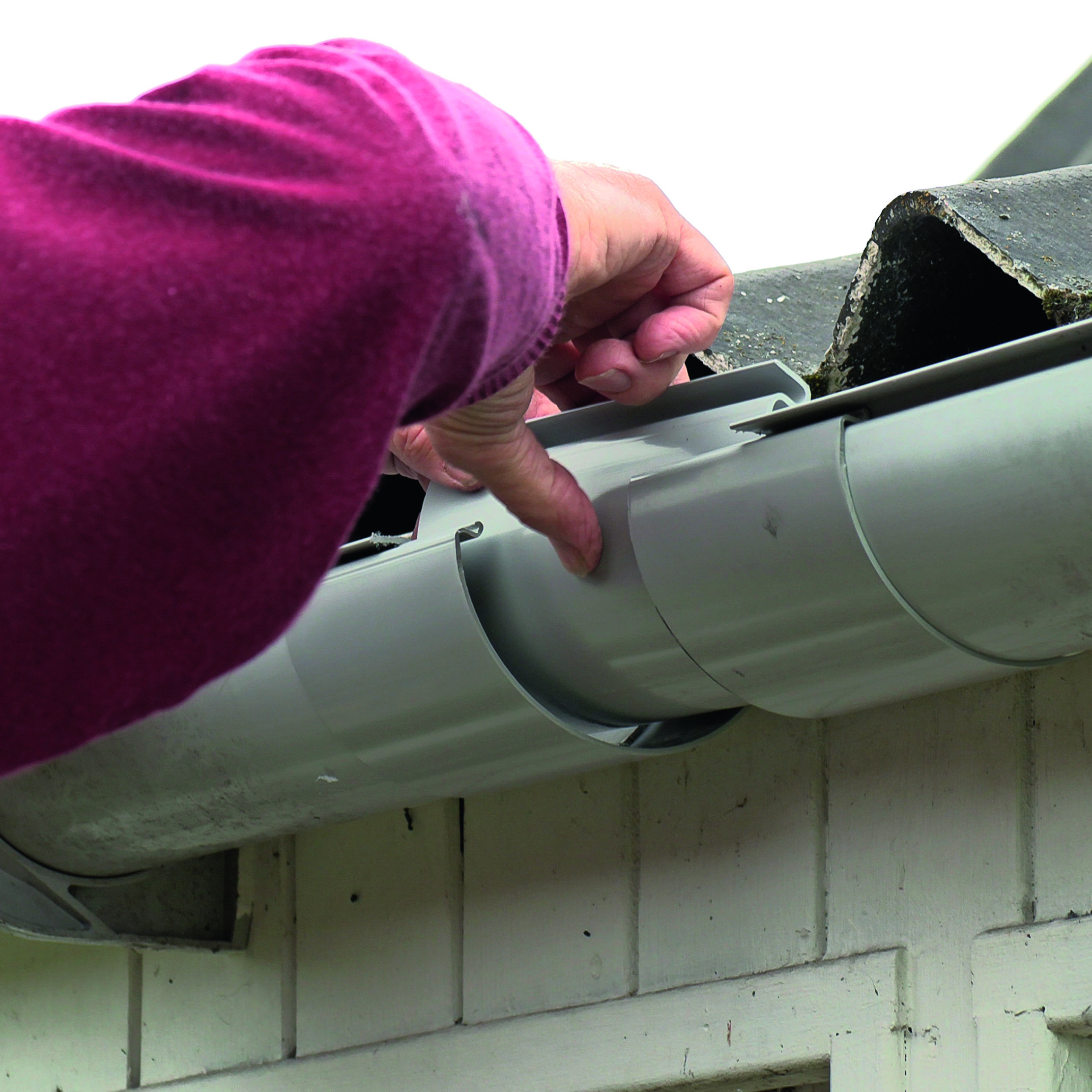 Reparation af hul i tagrende