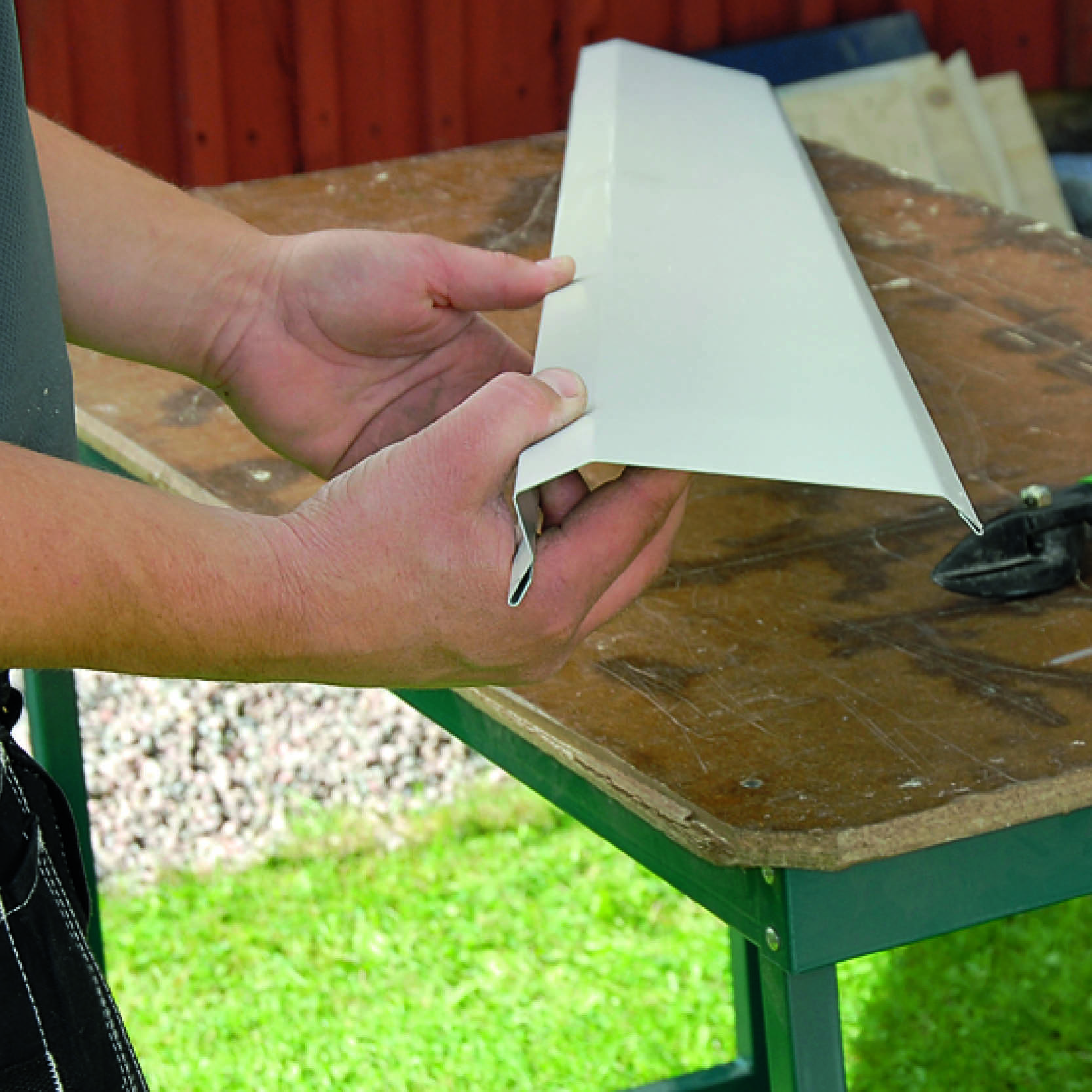 Peitelista suojaa tuulilautoja