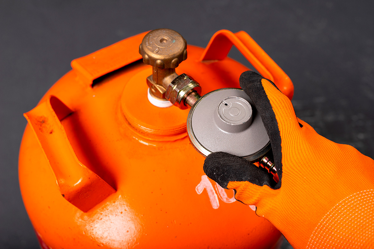 Nærbillede af gasflaske.