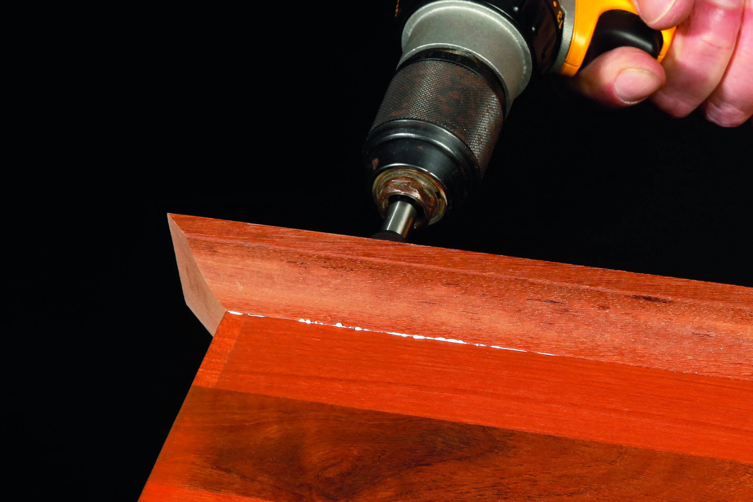 Køkkenbordets bagkant