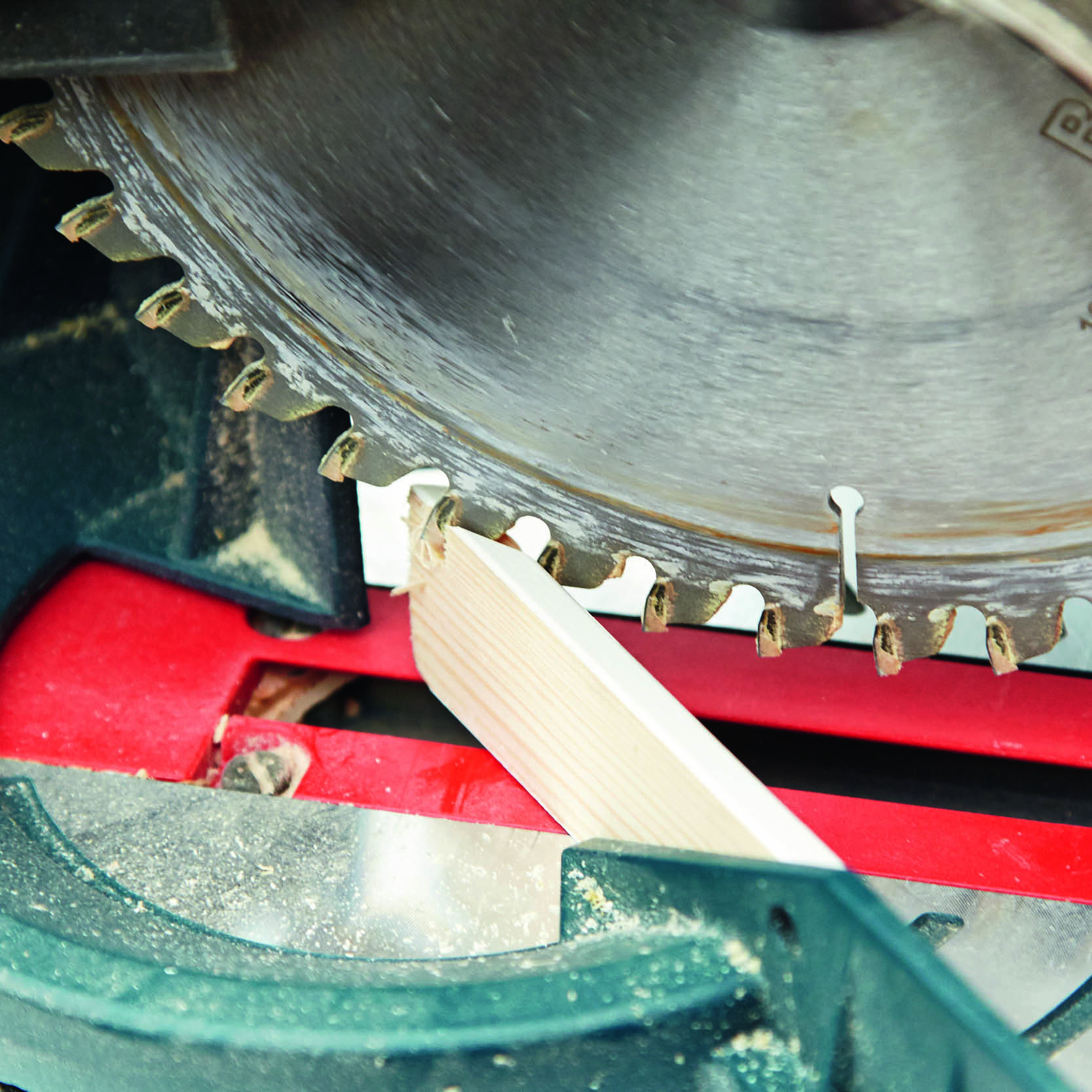 Skær skurelisten til i det mål, du skal bruge.