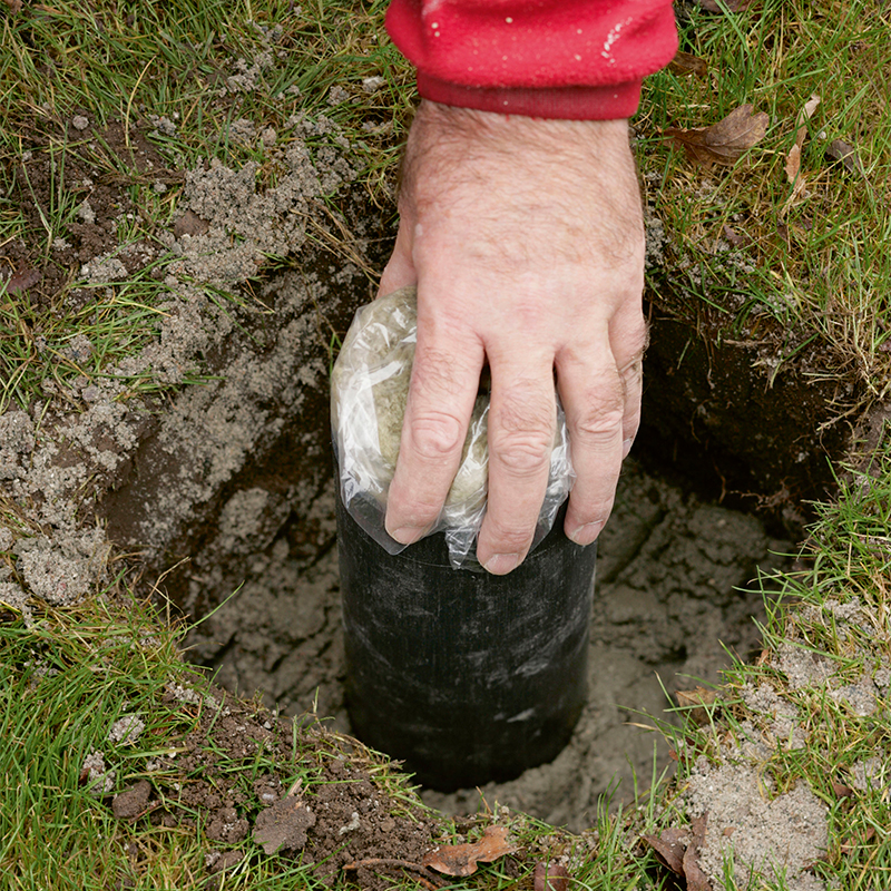 Painekyllästetty tolppa asennus tolppakengällä