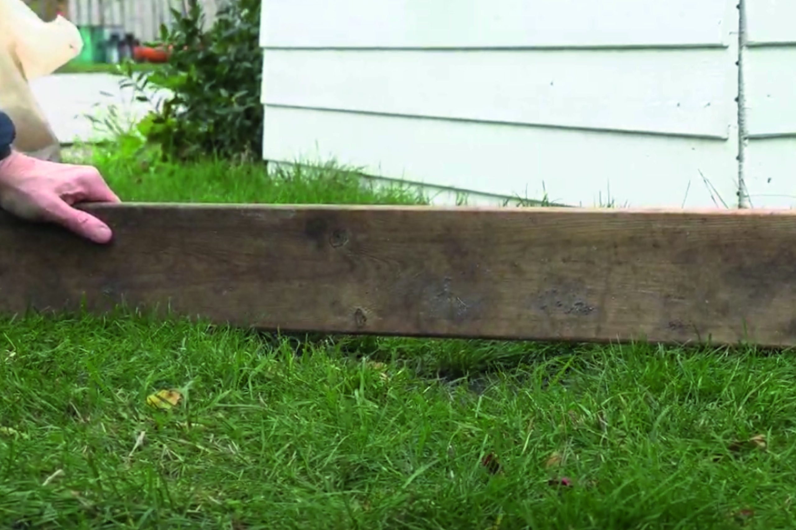 Jämna till gräsmattan