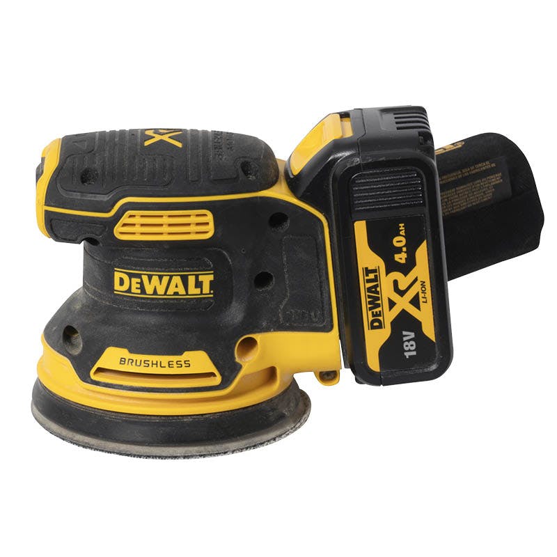 Eksenterslipere batteri test: DeWalt DCW210N