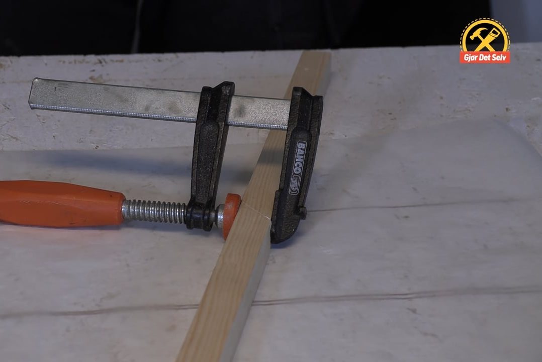 Brug bagepapir, når du limer