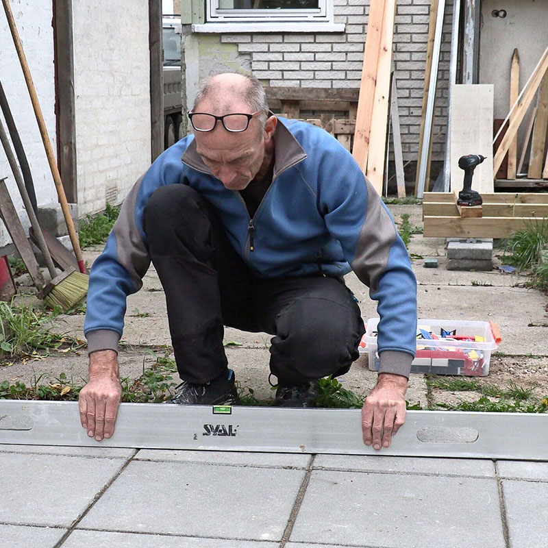 Vaterpas med klods sikrer præcist fald