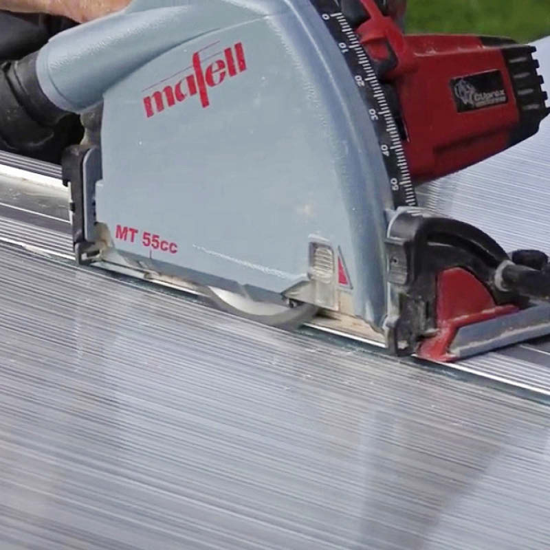 Legg platen på et stabilt underlag