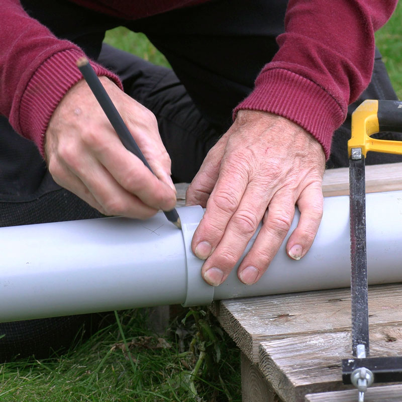 Lige snit i tagrenden med rørholder