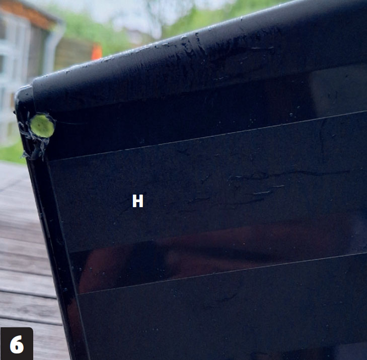 Växtvägg: Gör dränering i den tredje balkonglådan