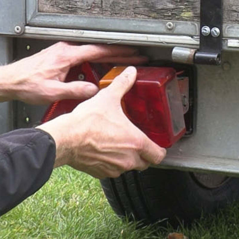 Trailer lygter: Sæt det nye glas på