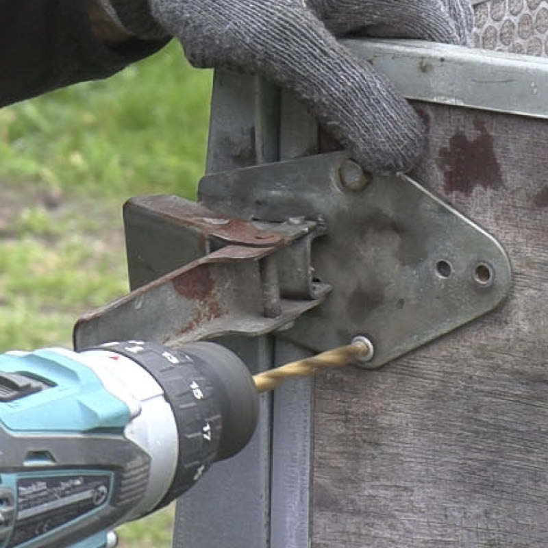 Trailer hængsel: Bor de gamle nitter ud