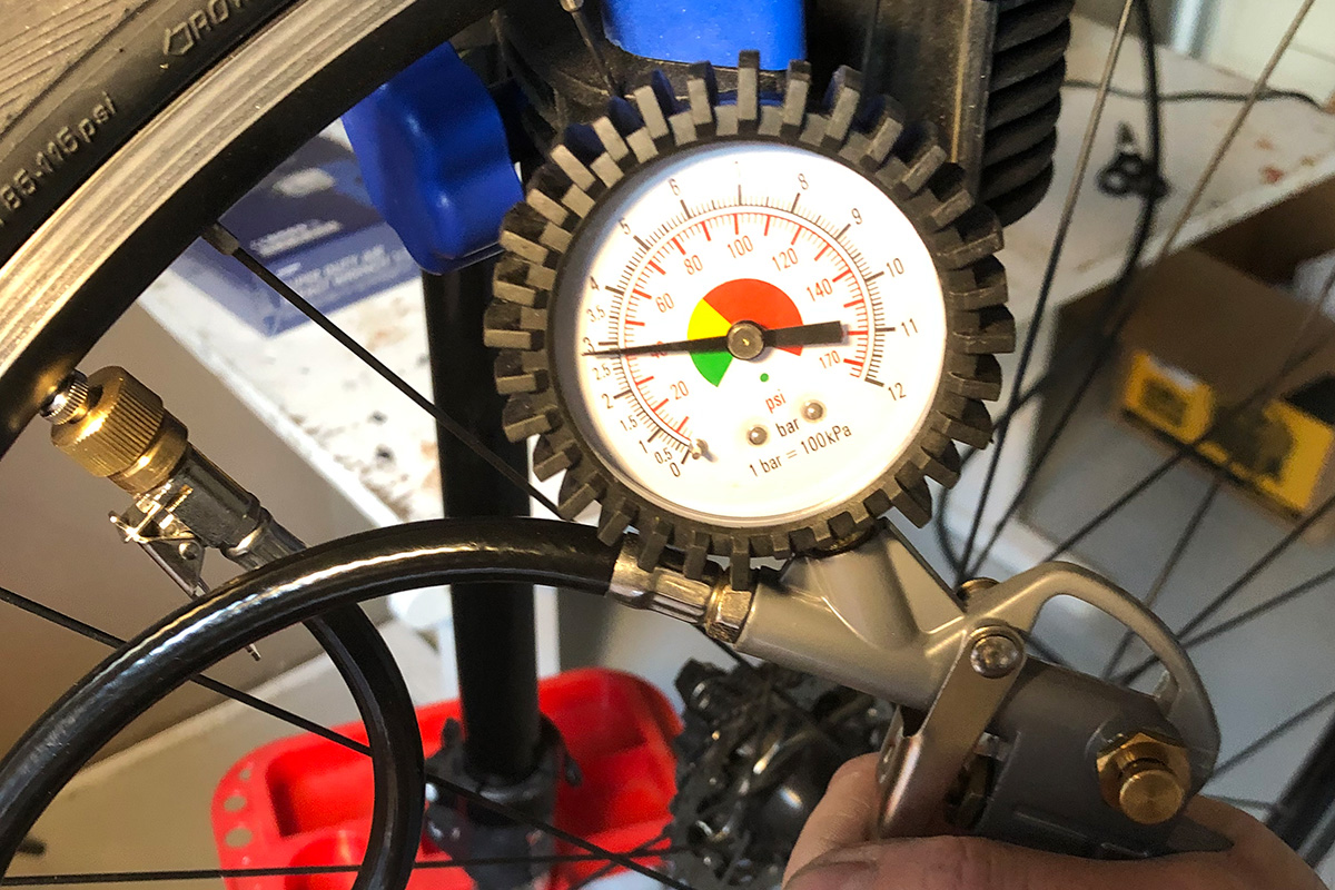 Lufttrycksverktygen: Pumpa däck med tryckluftspump