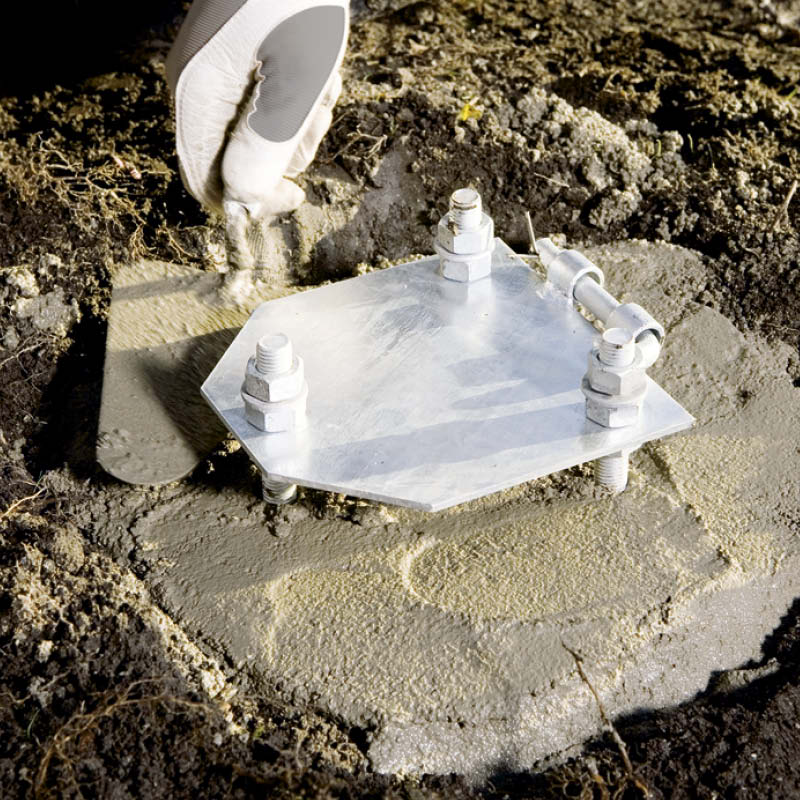 Flaggstång montering: Släta till betongen