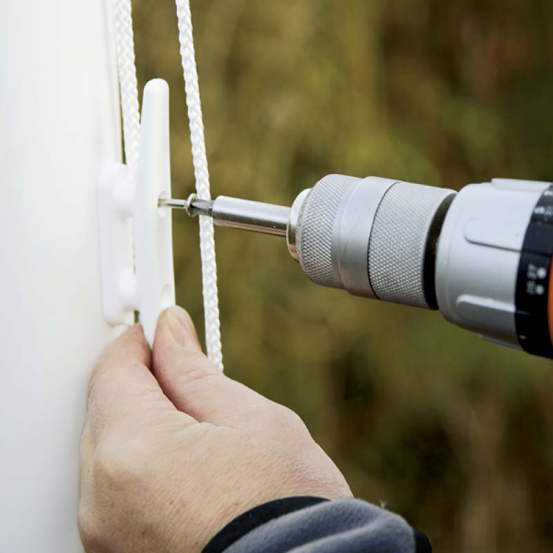 Montera flaggstång: Du kan skruva fast knapen