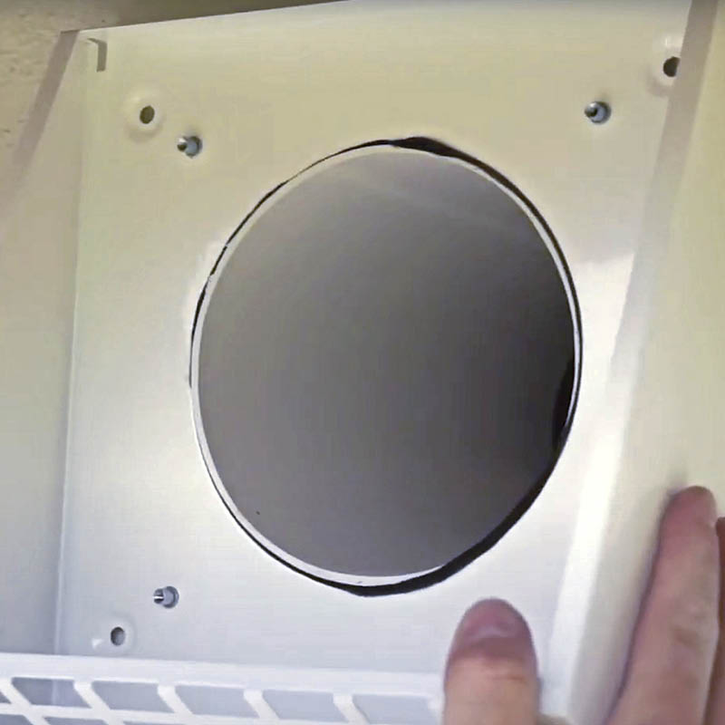 Ventilator med varmegenvinding: Sæt udedelen op