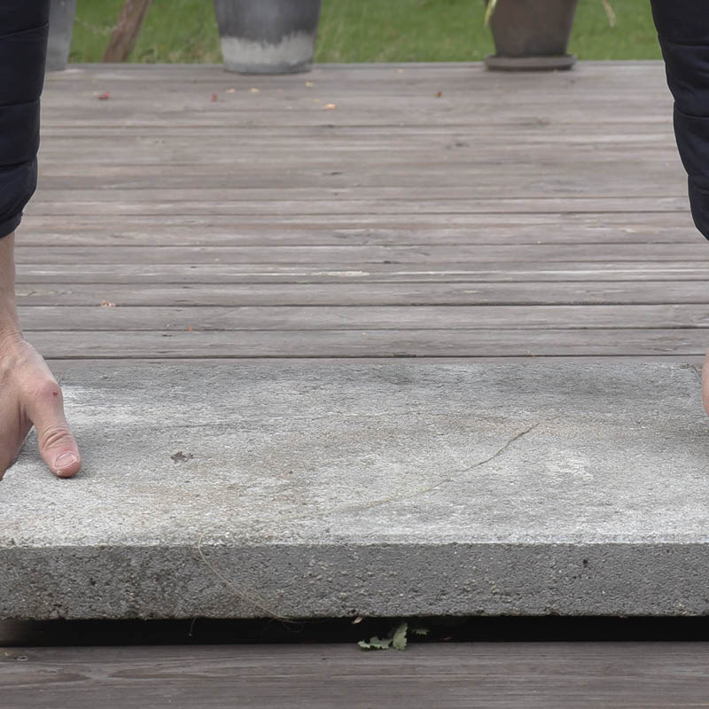 Irtolastu terassilaudassa: Pane jotain raskasta riman päälle