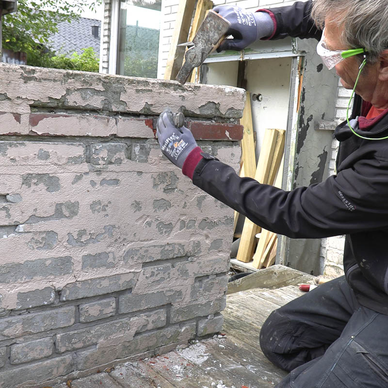 Frostspruckna tegelstenar: En enda tegelsten kan lätt tas bort från en vägg