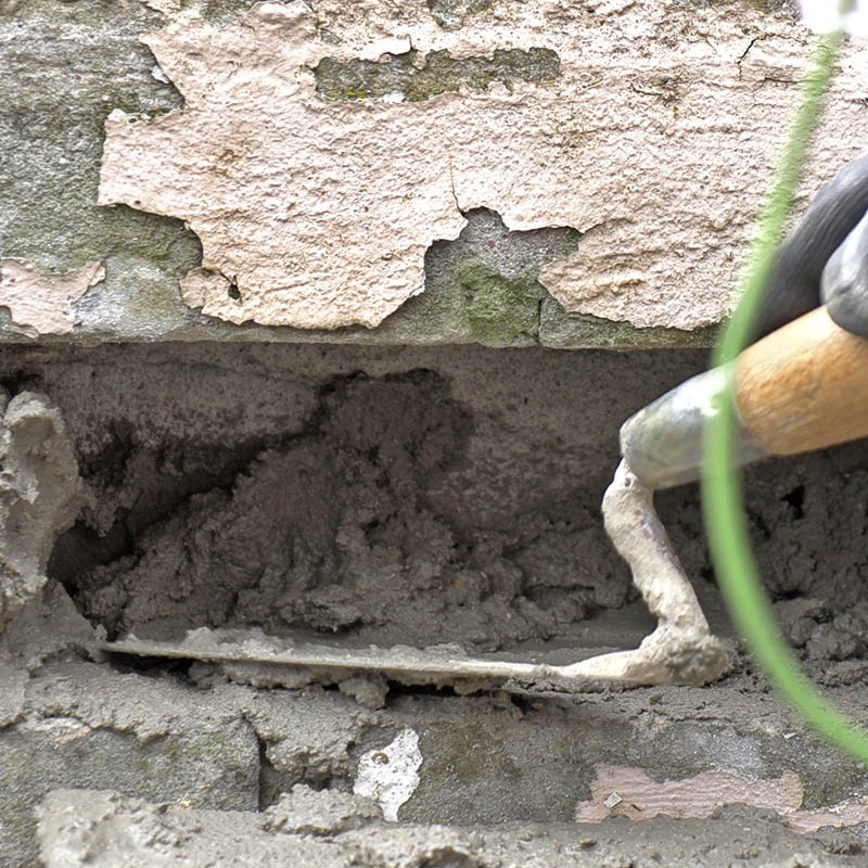 Byte av tegelstenar: Använd rikligt med murbruk