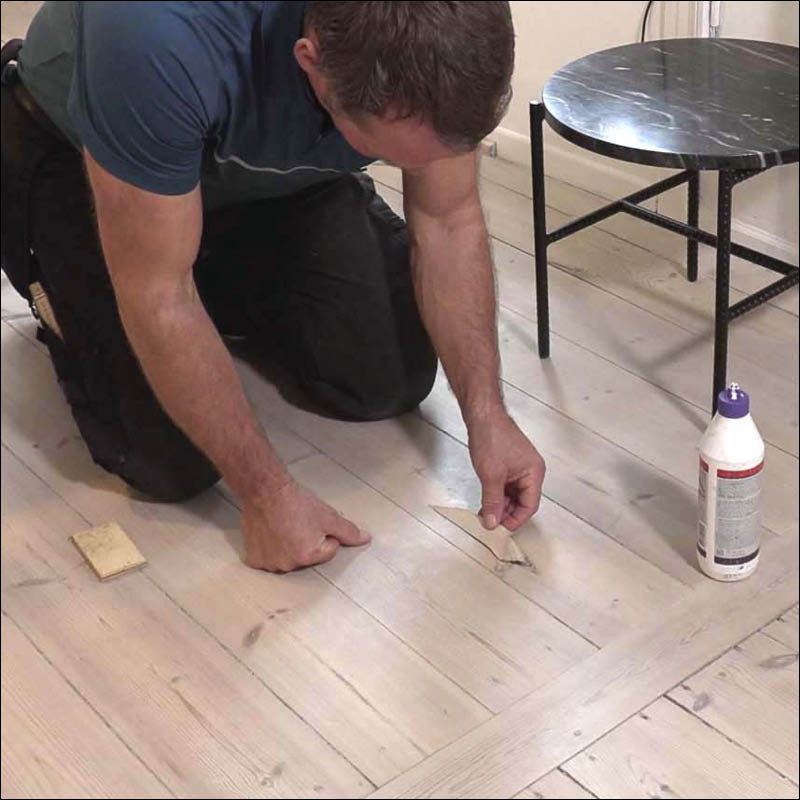 Lattialaudasta irronnut lastu: Kokeile, miten lastu sopii koloon