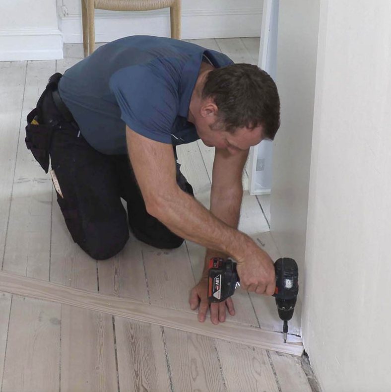 Notkuva lattia: Irrota notkuva lattialauta