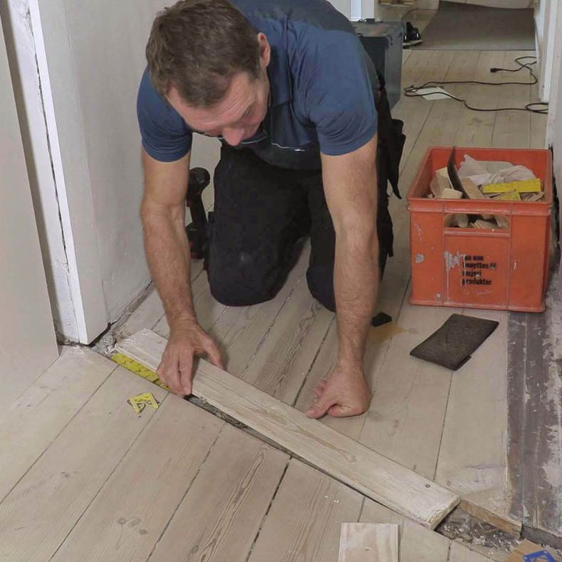 Lattia notkuu jalkojen alla: Pane lauta takaisin paikalleen