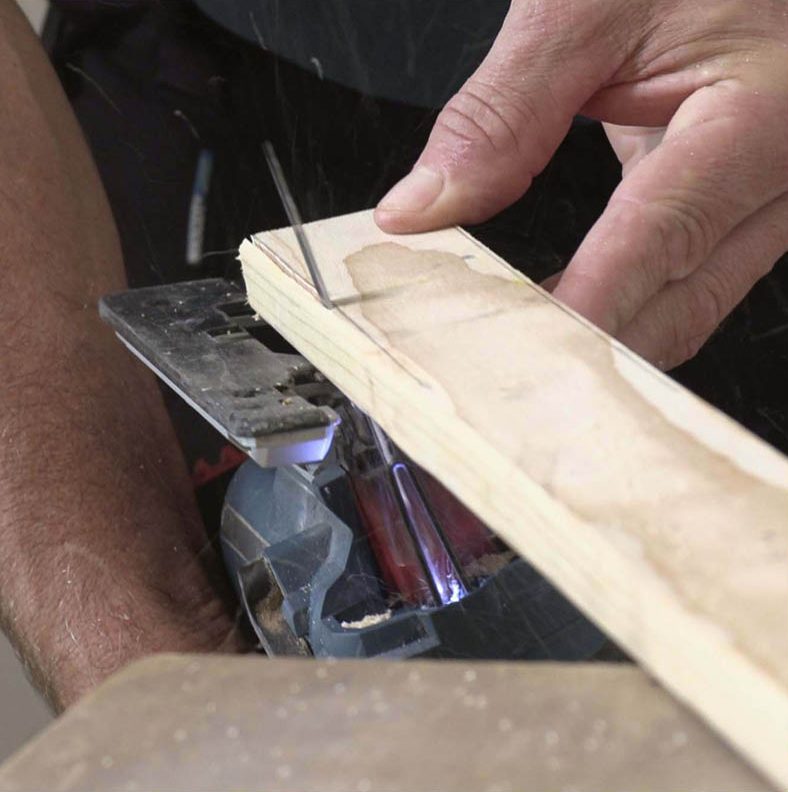 Iso reikä lautalattiassa: Nyt voit sahata paikkapalan