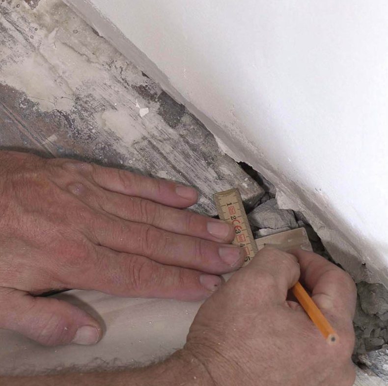 Iso reikä lautalattiassa: Suorista lattialaudat